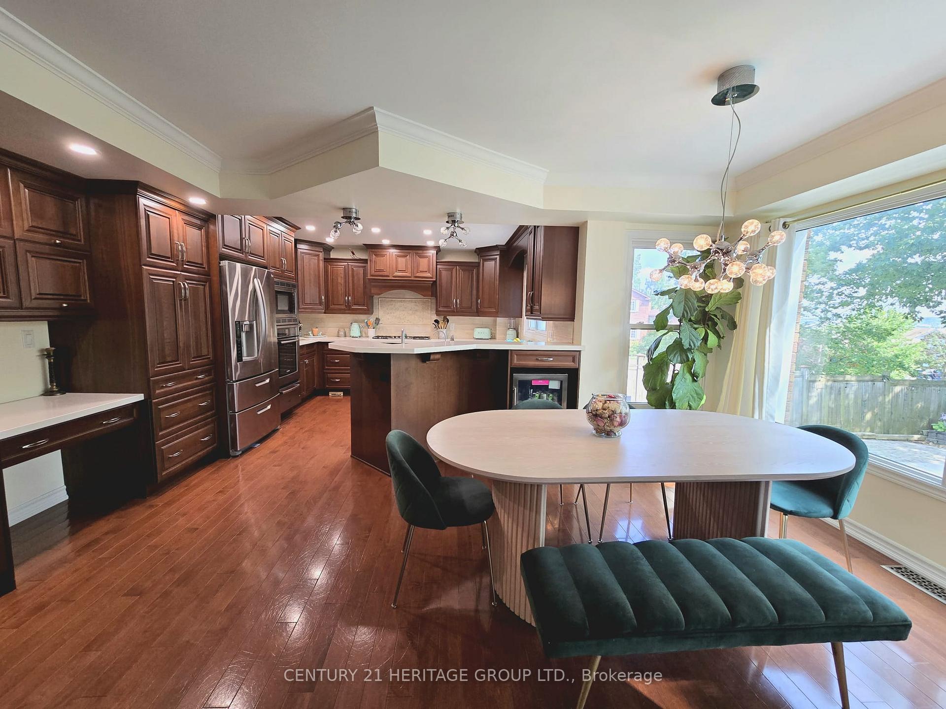 Photo 6 of 163 Fox Run, Barrie, Letitia Heights — HOMEH
