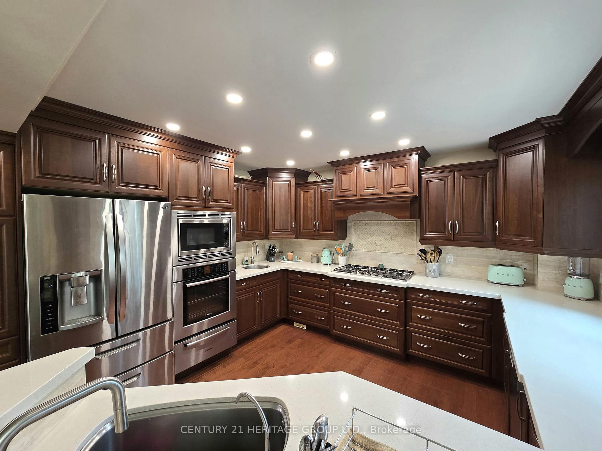 Photo 7 of 163 Fox Run, Barrie, Letitia Heights — HOMEH