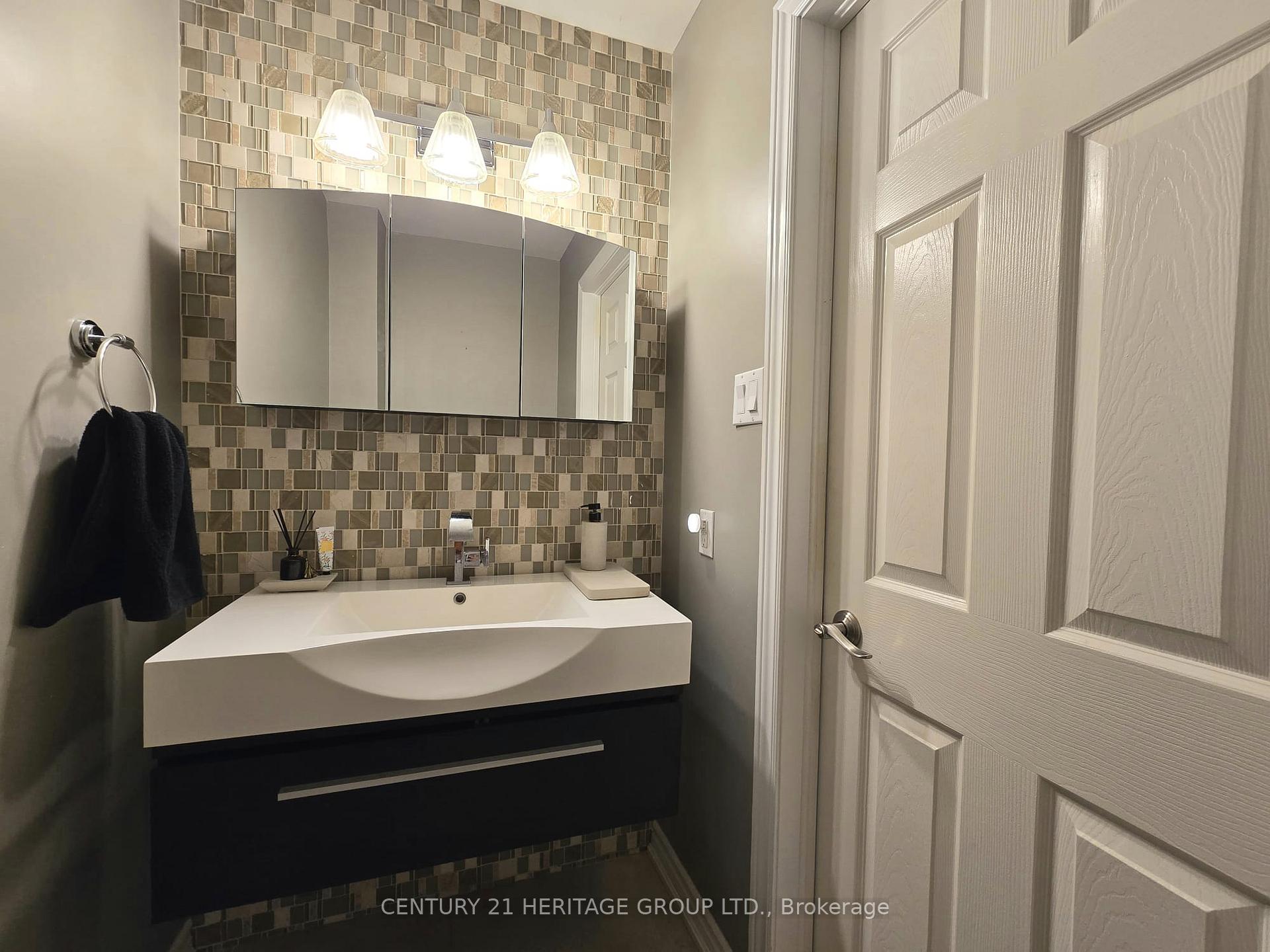 Photo 8 of 163 Fox Run, Barrie, Letitia Heights — HOMEH