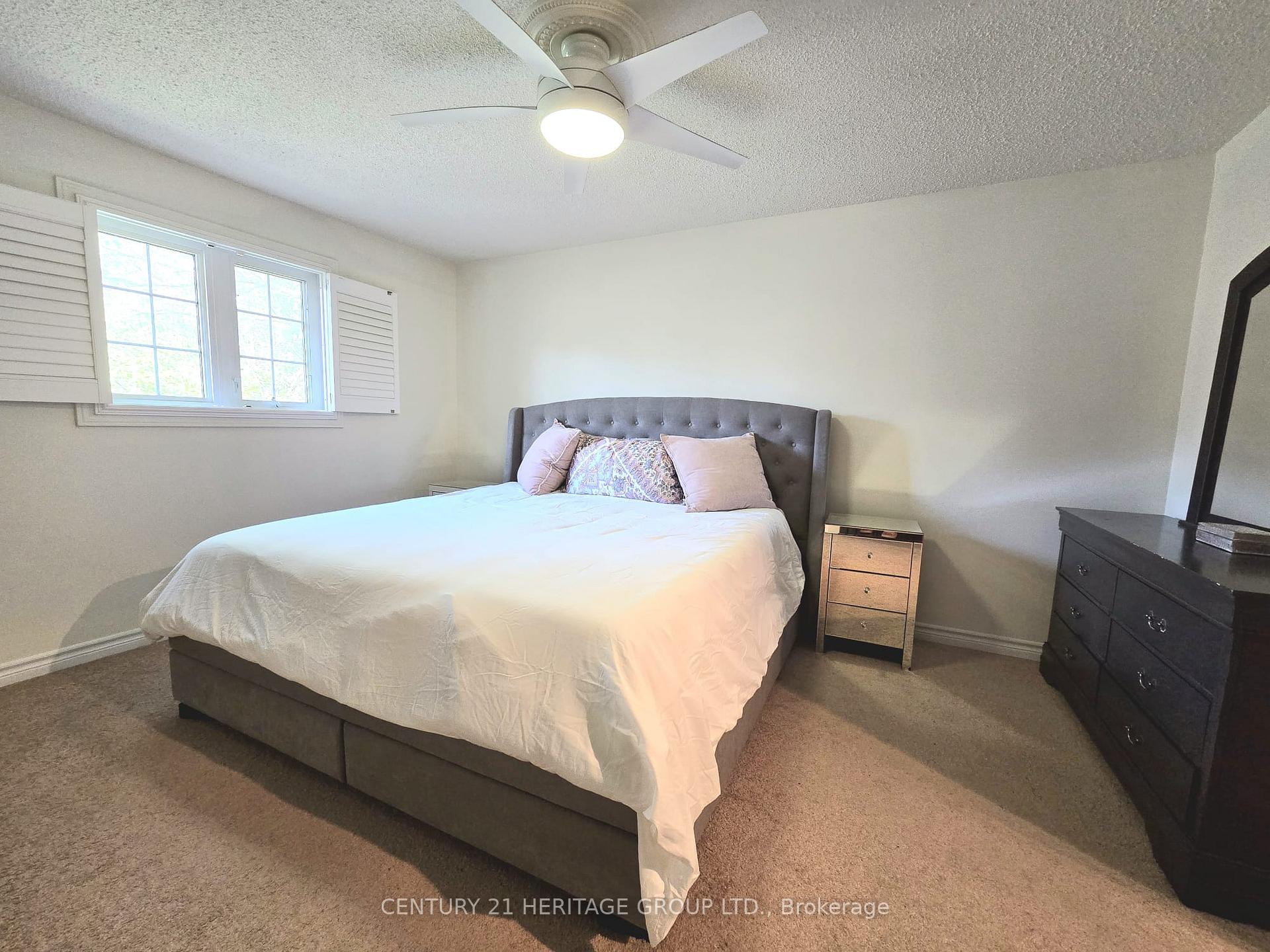 Photo 10 of 163 Fox Run, Barrie, Letitia Heights — HOMEH