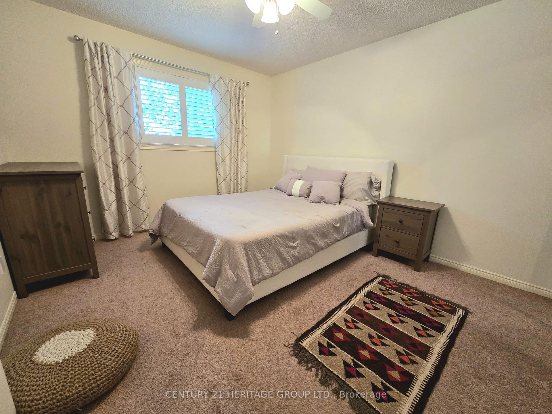 Photo 12 of 163 Fox Run, Barrie, Letitia Heights — HOMEH