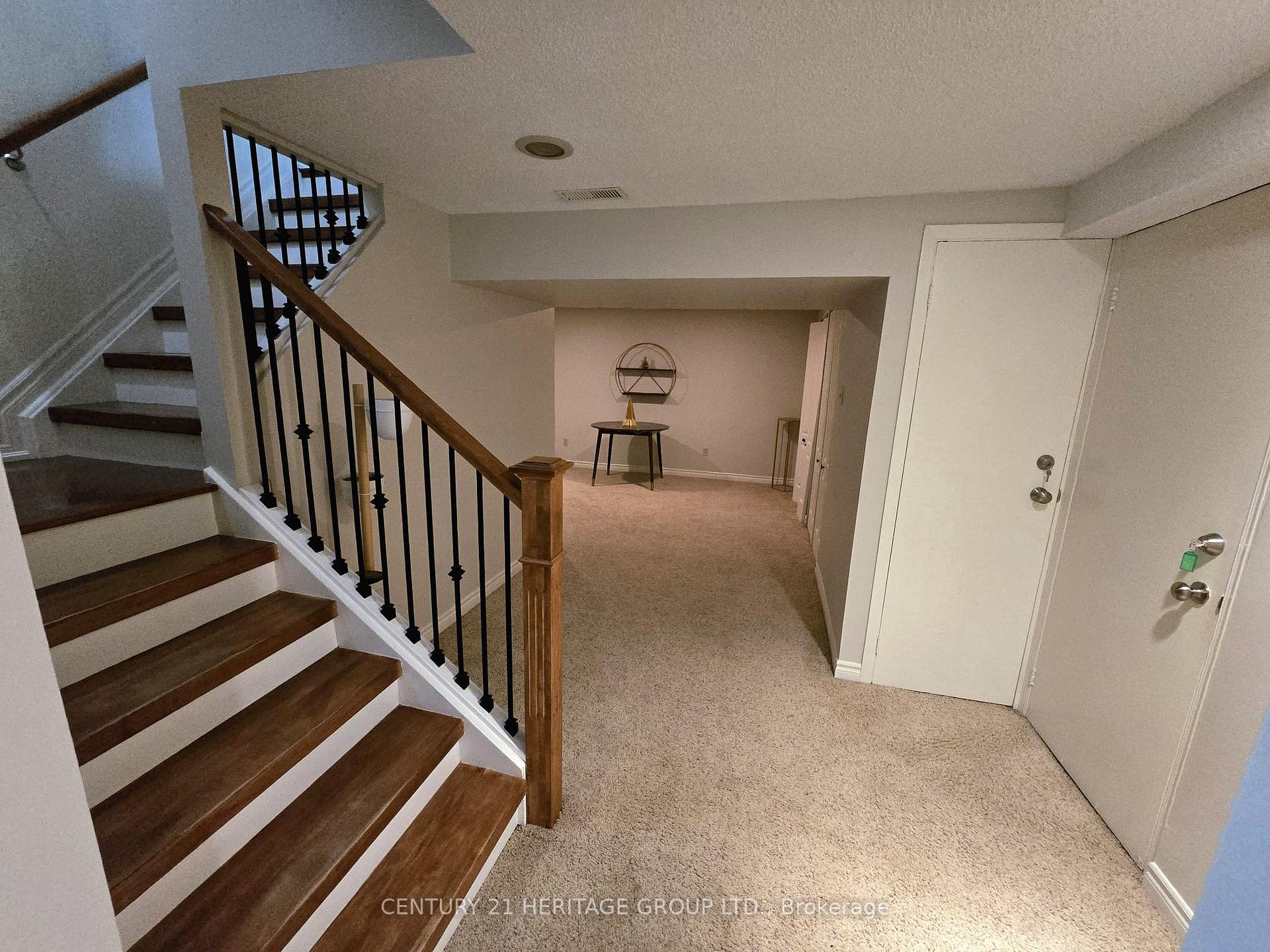 Photo 17 of 163 Fox Run, Barrie, Letitia Heights — HOMEH