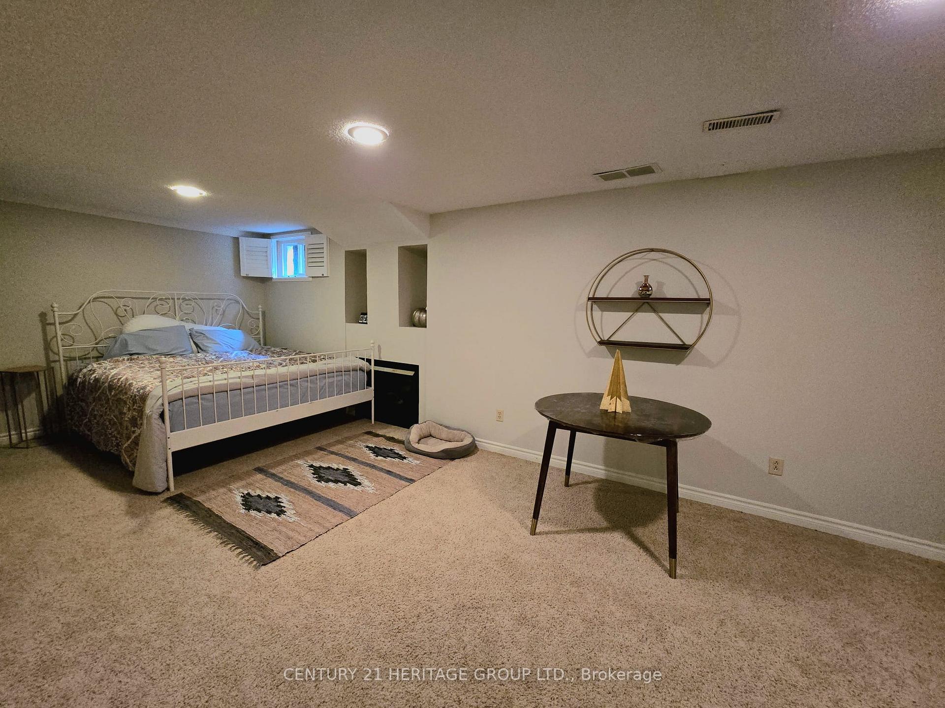 Photo 18 of 163 Fox Run, Barrie, Letitia Heights — HOMEH