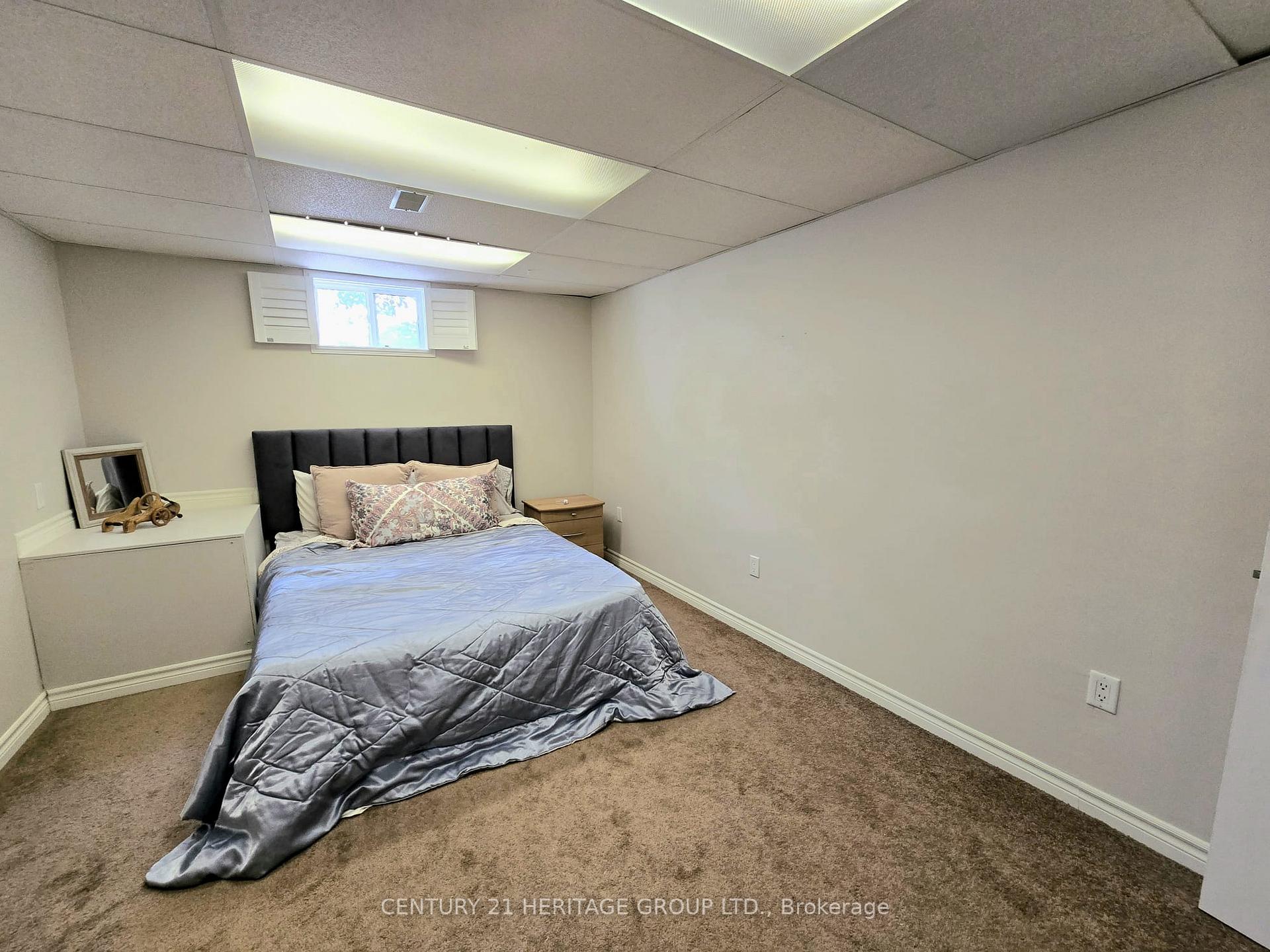 Photo 19 of 163 Fox Run, Barrie, Letitia Heights — HOMEH