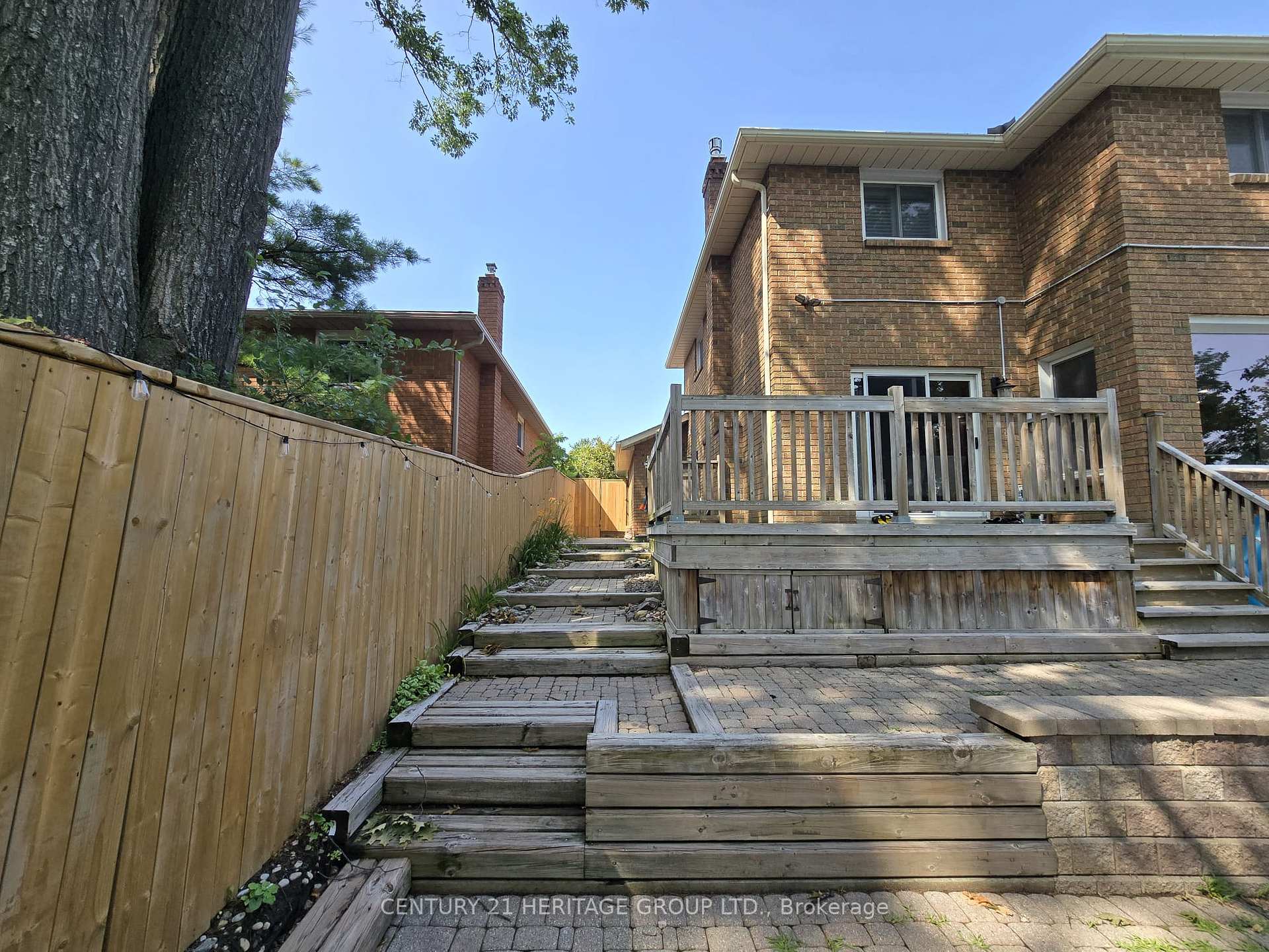 Photo 20 of 163 Fox Run, Barrie, Letitia Heights — HOMEH