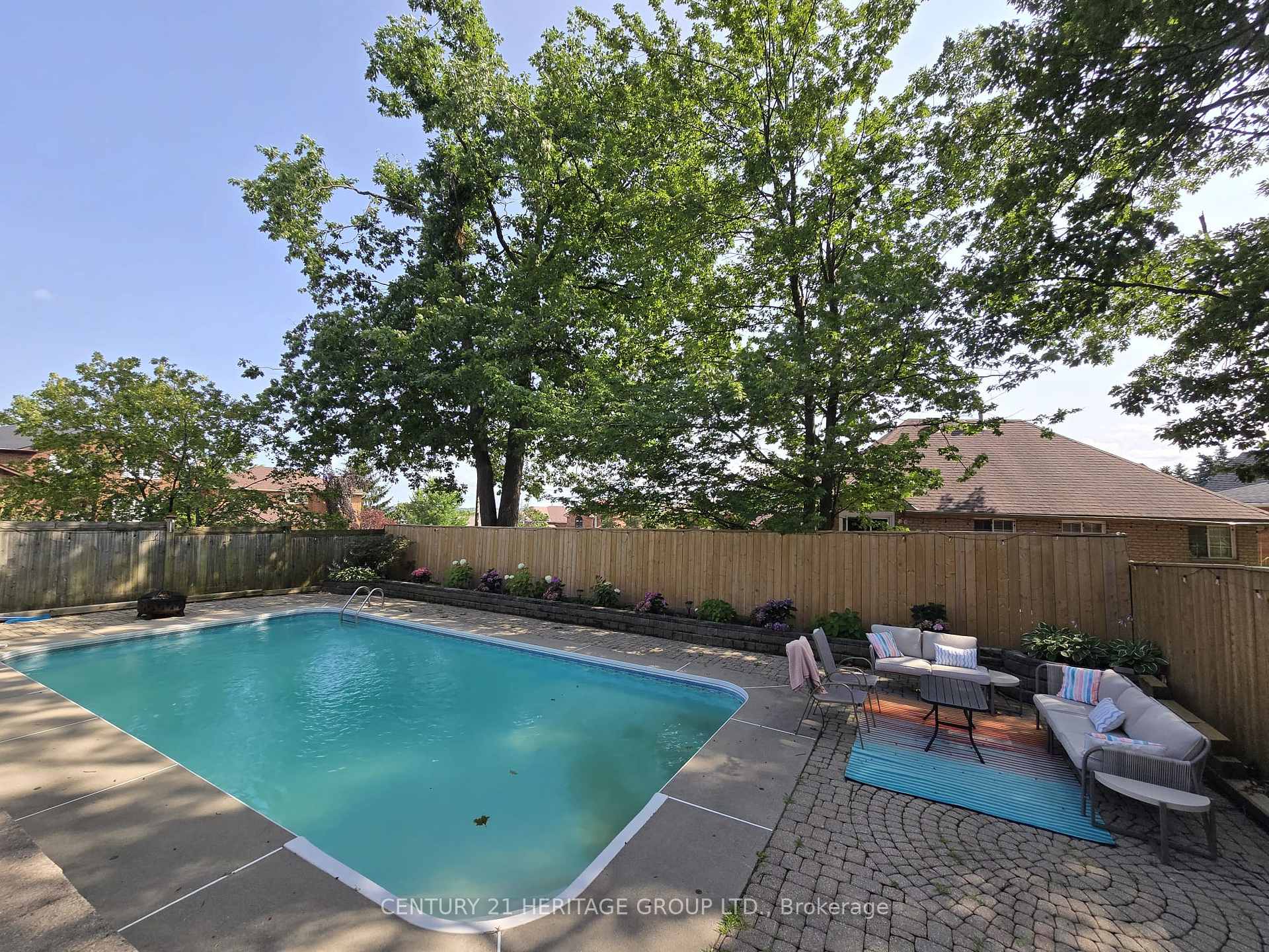 Photo 21 of 163 Fox Run, Barrie, Letitia Heights — HOMEH