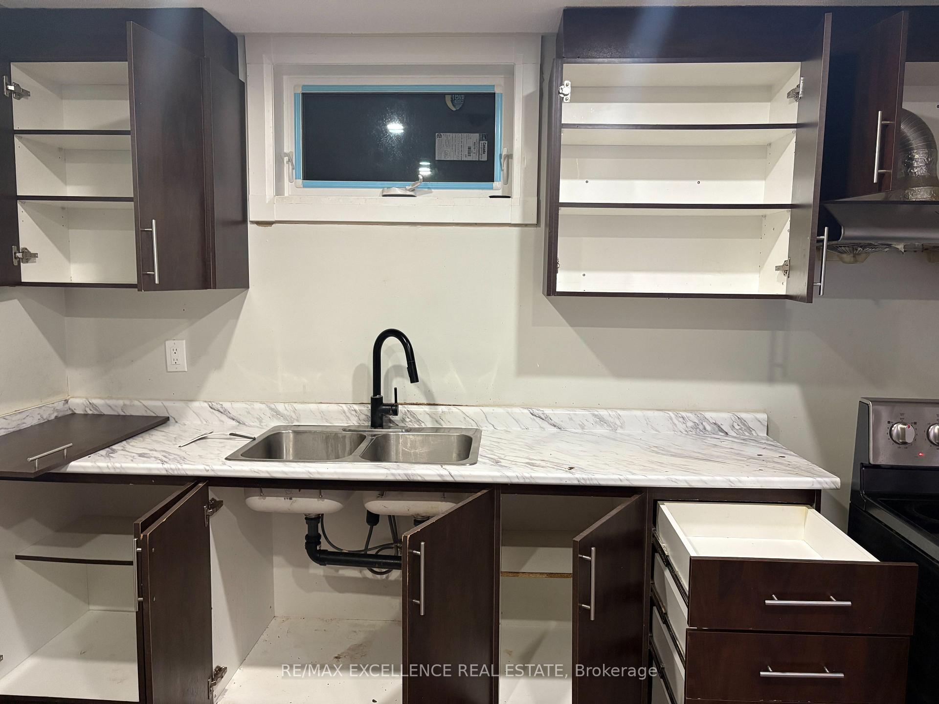 Photo 2 of Unit Basement, 31 Bernick Drive, Barrie, Grove East — HOMEH