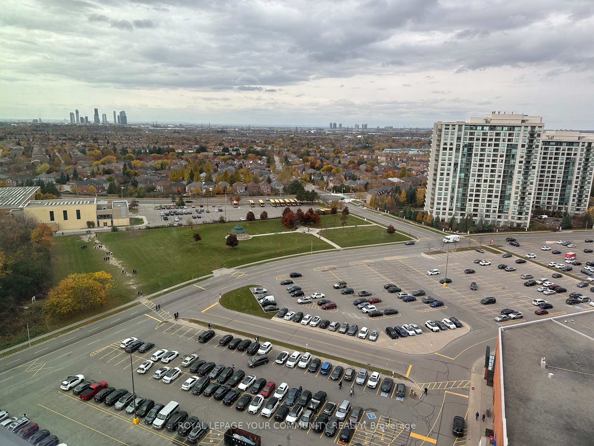 Photo 5 of Unit 1707, 30 Upper Mall Way, Vaughan, Brownridge — HOMEH