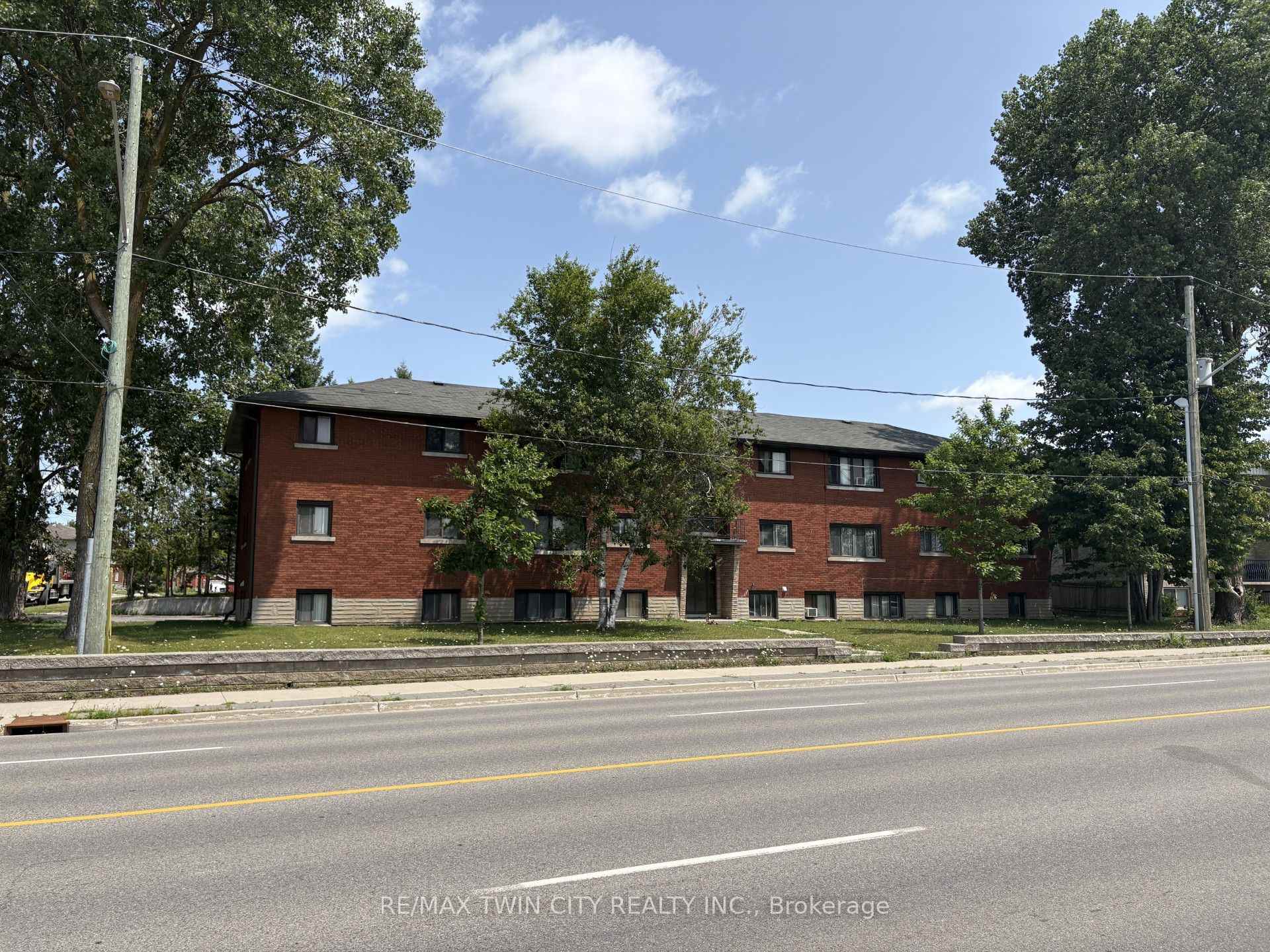 Photo 2 of 368 Weber Street W, Kitchener, Fairfield — HOMEH
