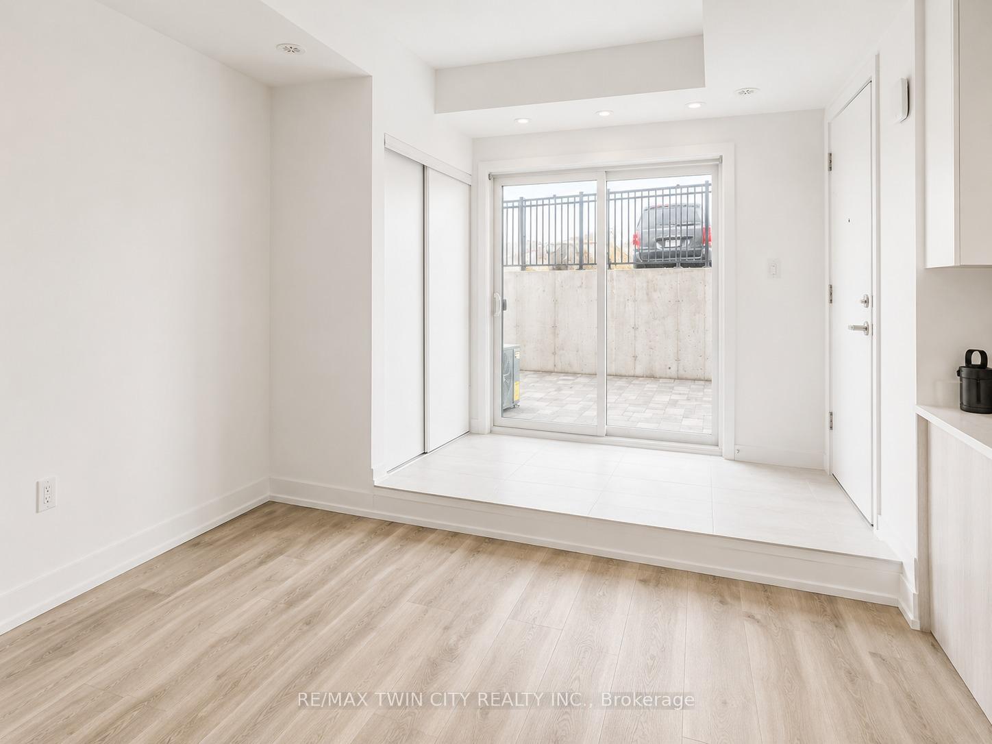 Photo 11 of Unit Q24, 25 Palace Street, Kitchener, Laurentian Hills — HOMEH
