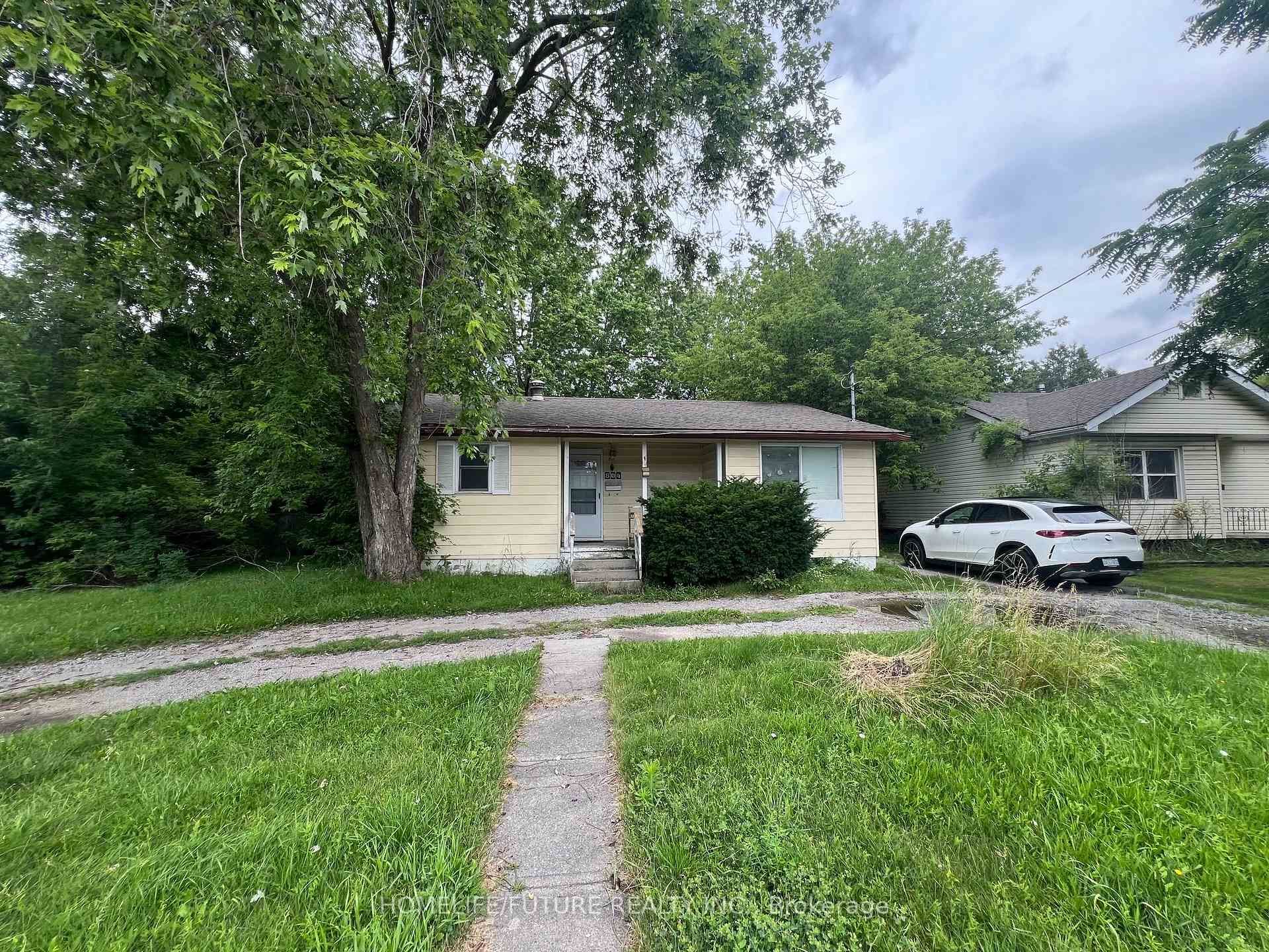 Photo 2 of 804 Dundas Street W, Whitby, Lynde Creek — HOMEH