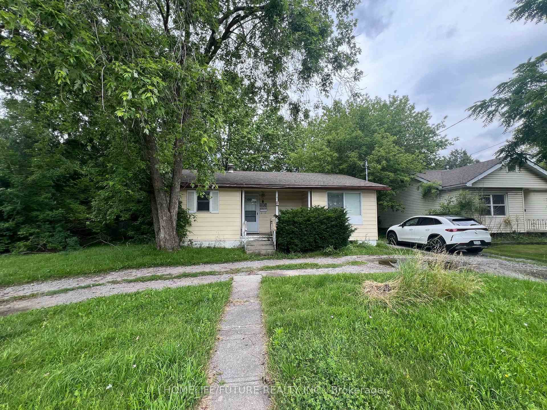 Photo 3 of 804 Dundas Street W, Whitby, Lynde Creek — HOMEH