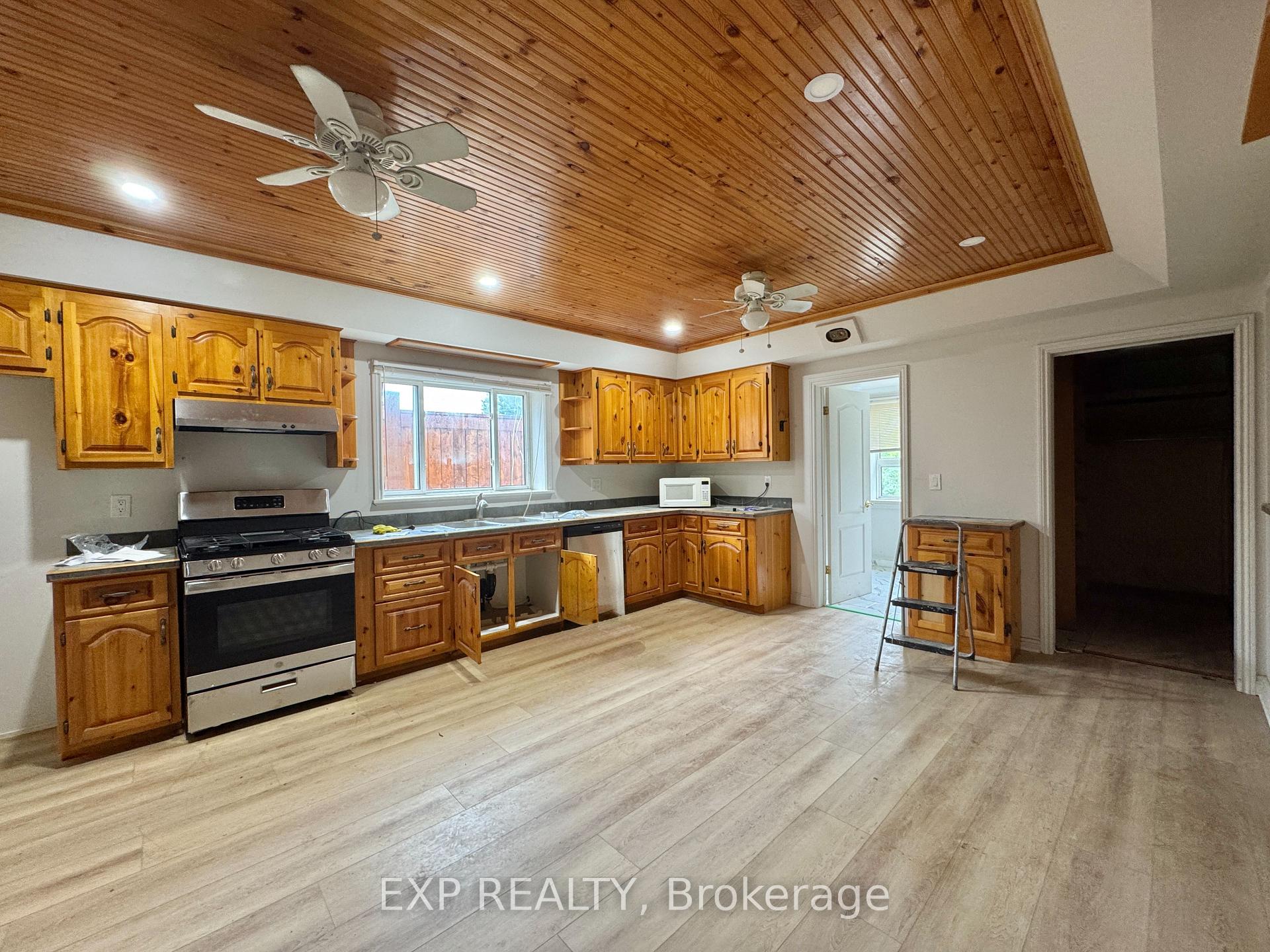 Photo 2 of Unit A, 112 Baseline Road, Clarington, Bowmanville — HOMEH