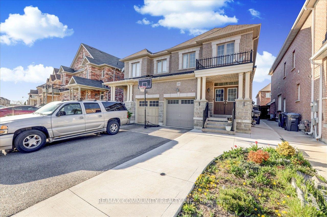 Photo 4 of 69 Clearfield Drive, Brampton, Bram East — HOMEH
