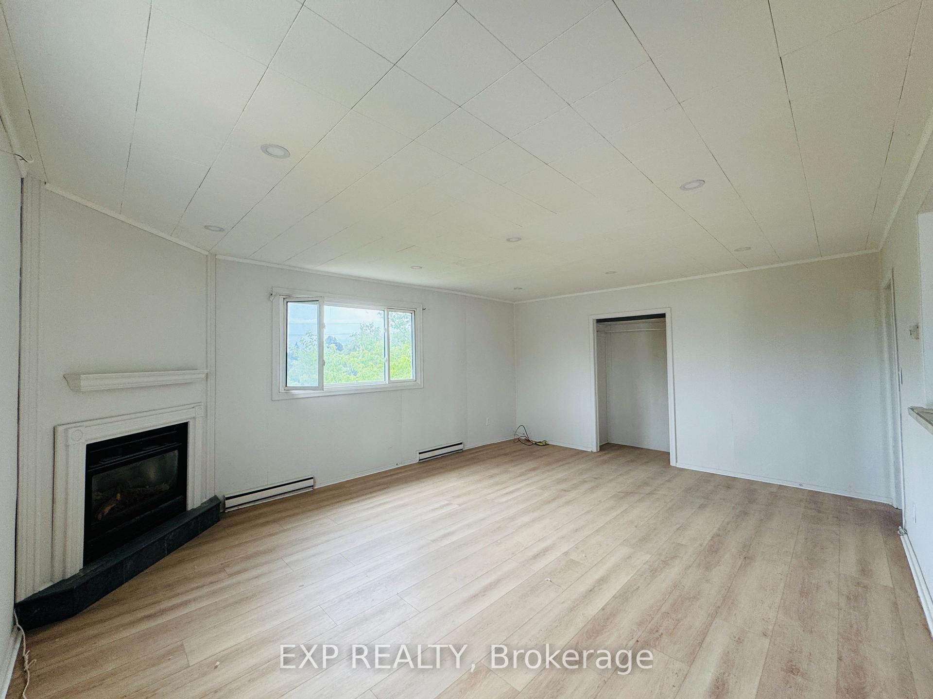 Photo 2 of Unit B, 112 Baseline Road, Clarington, Bowmanville — HOMEH