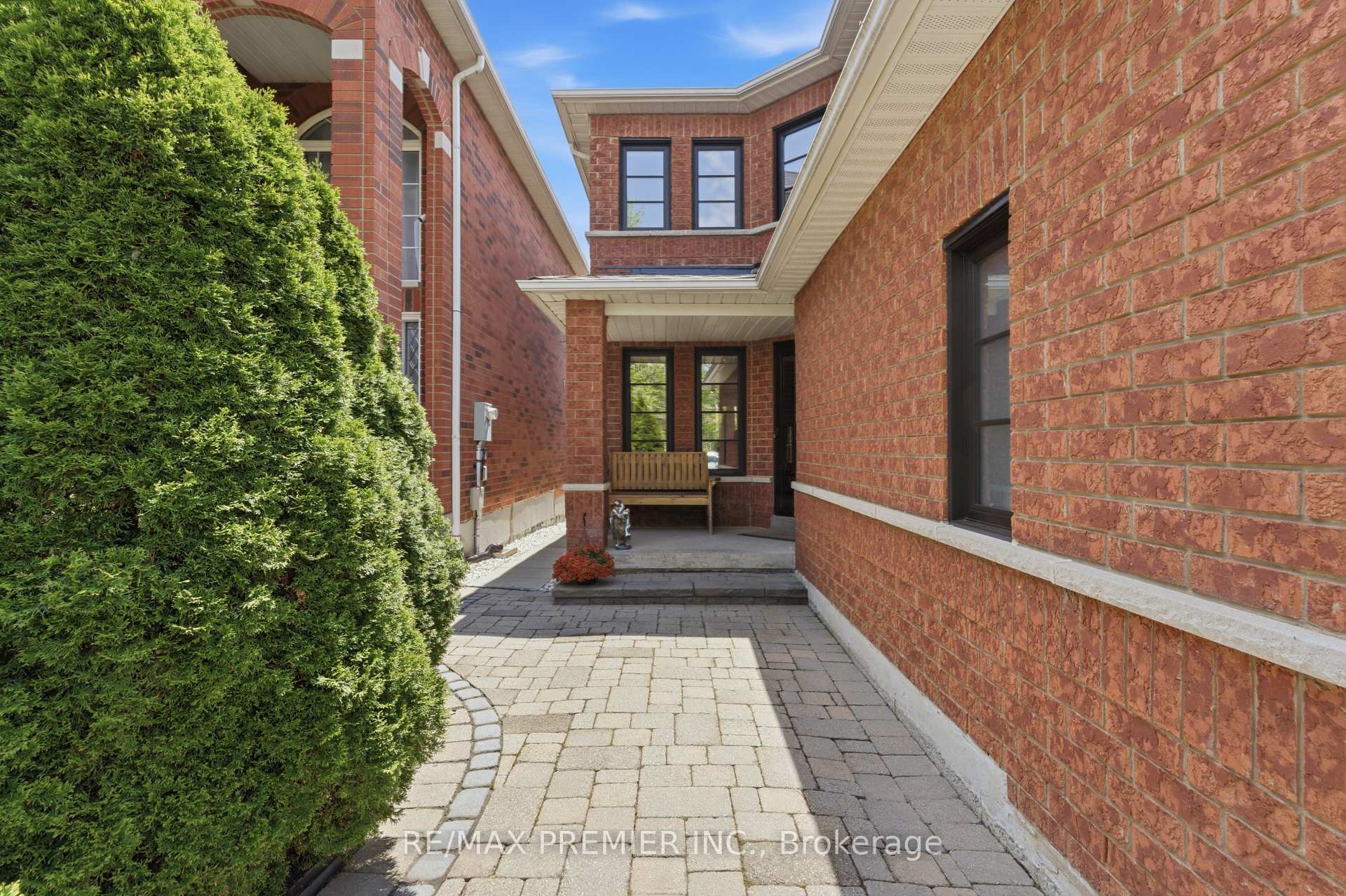 Photo 4 of 37 Princeton Gate, Vaughan, Maple — HOMEH