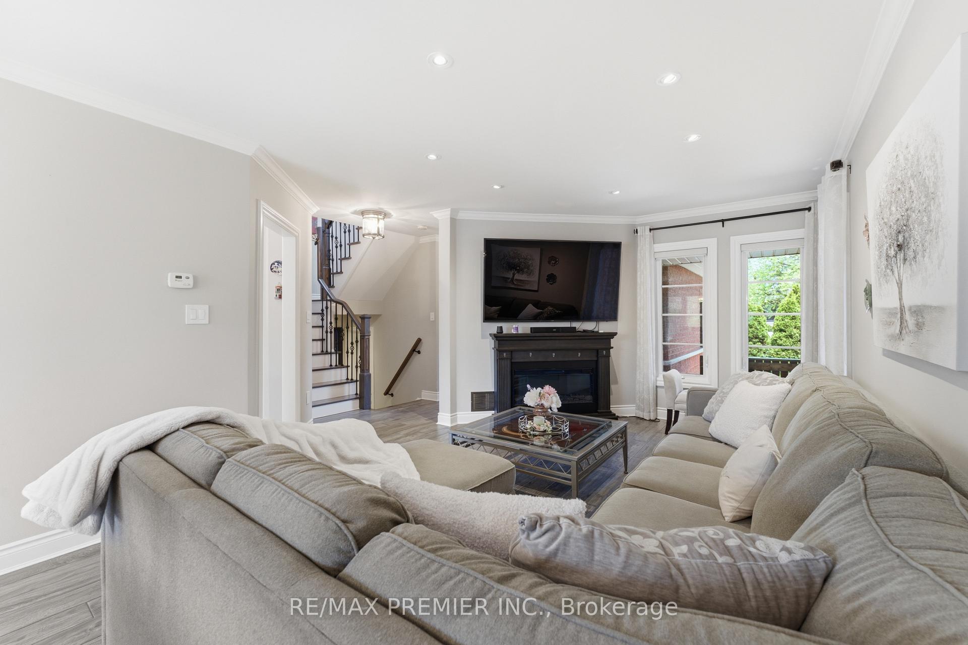 Photo 9 of 37 Princeton Gate, Vaughan, Maple — HOMEH