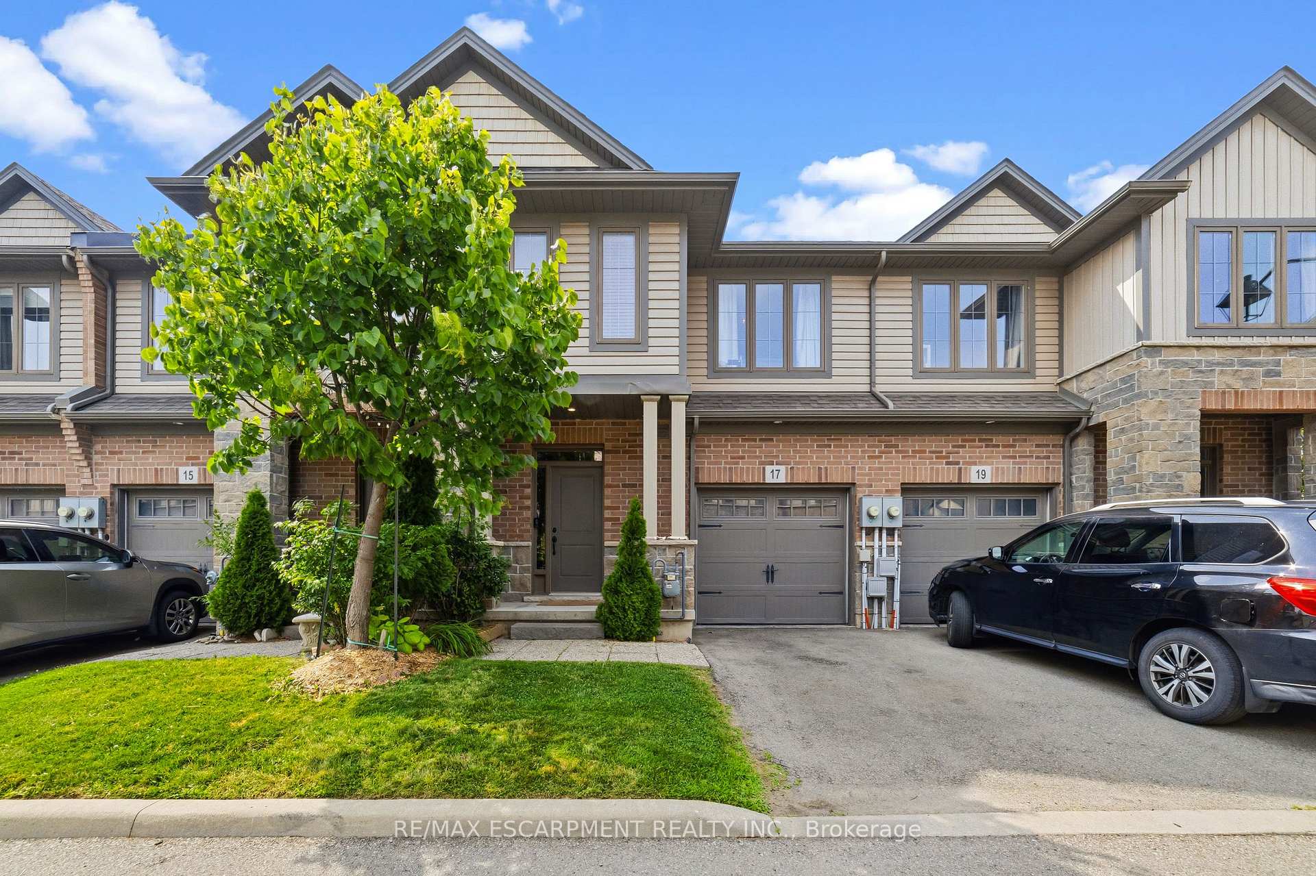Photo 1 of 17 Southshore Crescent, Hamilton, Lakeshore — HOMEH