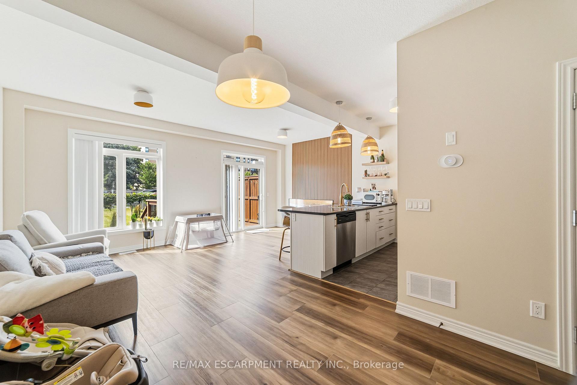 Photo 6 of 17 Southshore Crescent, Hamilton, Lakeshore — HOMEH