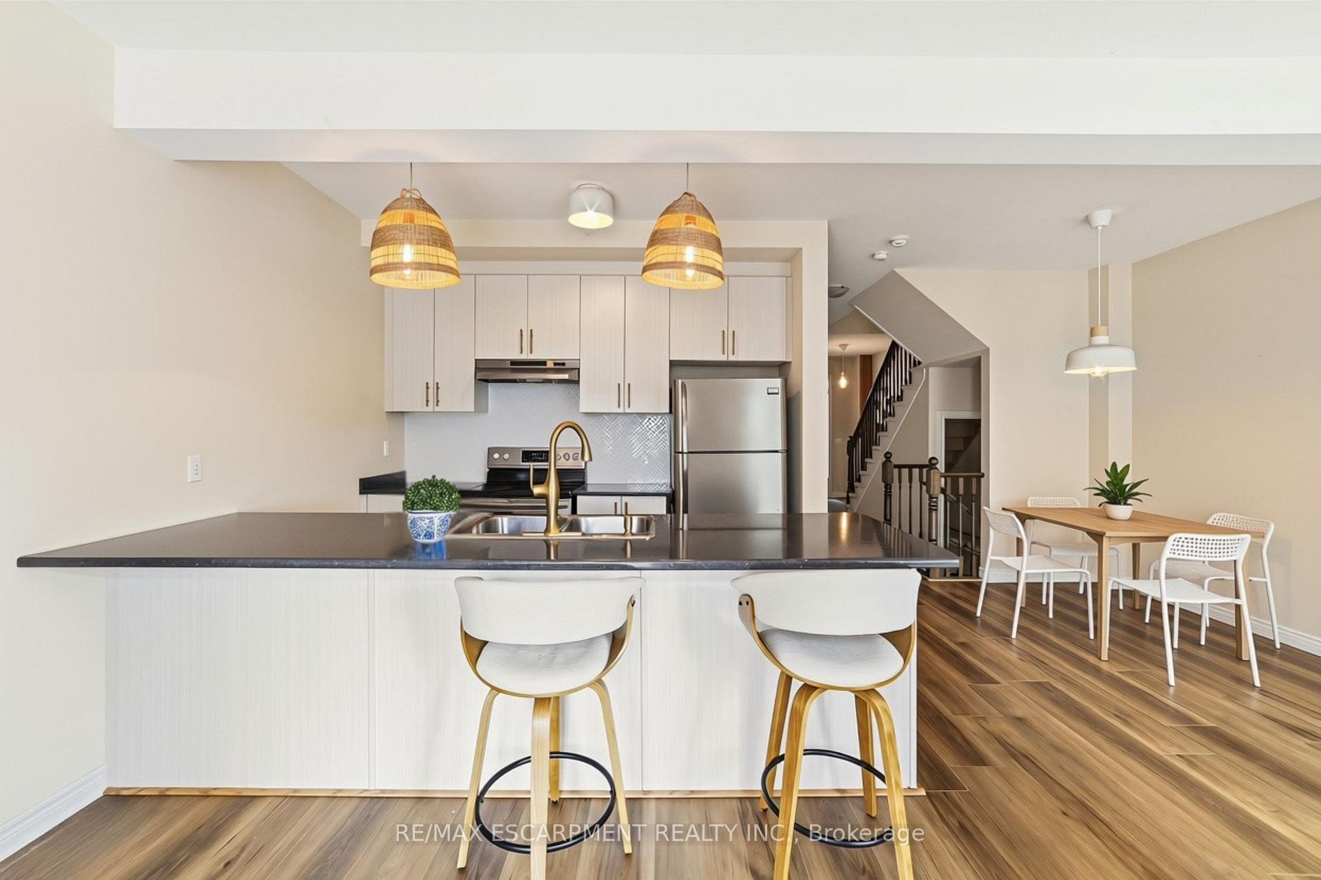 Photo 8 of 17 Southshore Crescent, Hamilton, Lakeshore — HOMEH