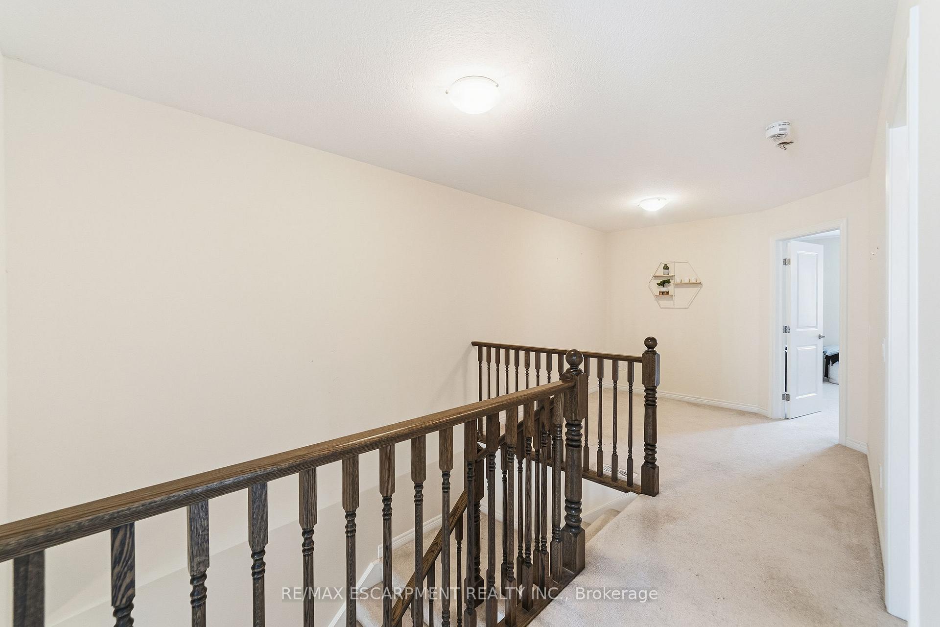 Photo 10 of 17 Southshore Crescent, Hamilton, Lakeshore — HOMEH