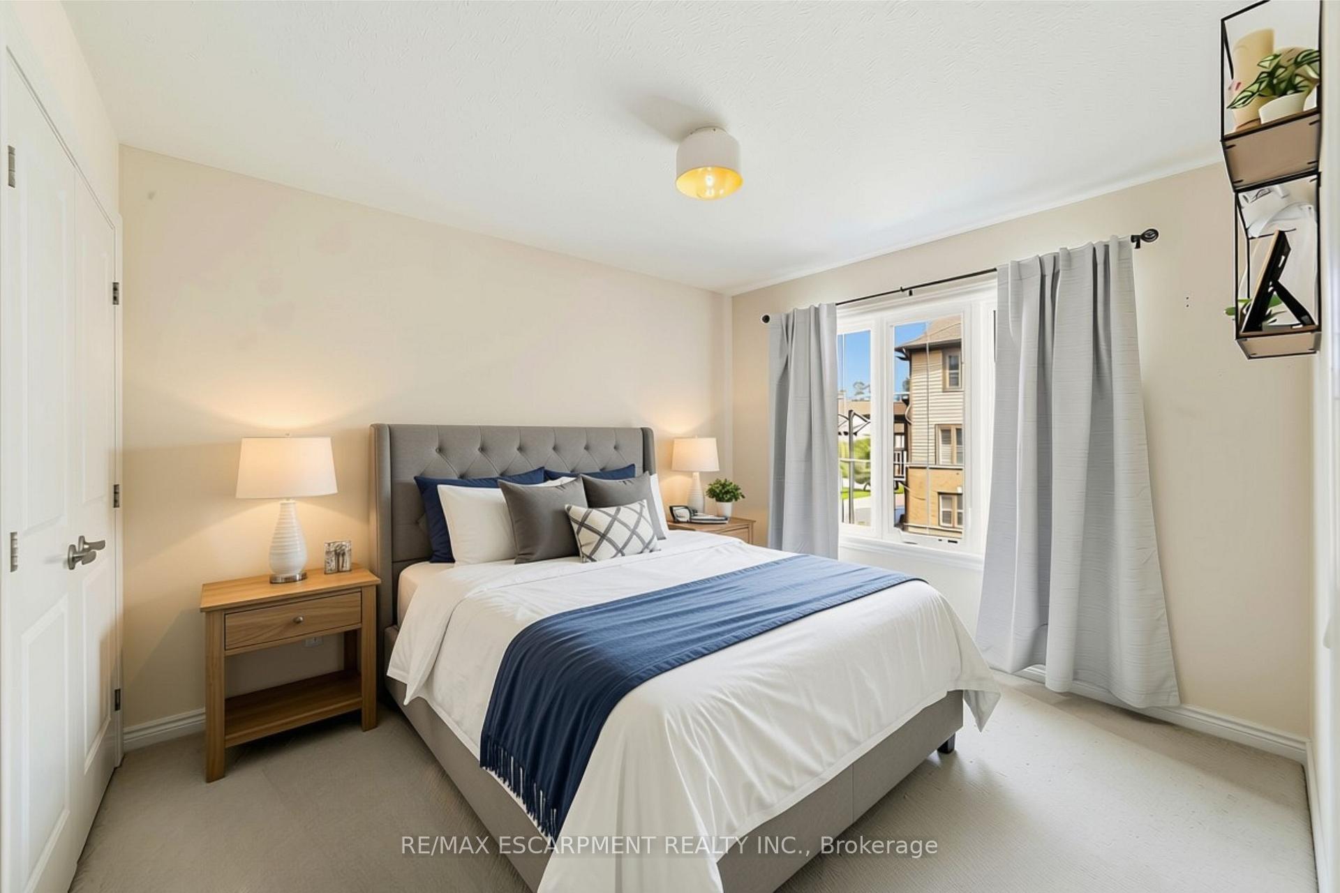 Photo 15 of 17 Southshore Crescent, Hamilton, Lakeshore — HOMEH