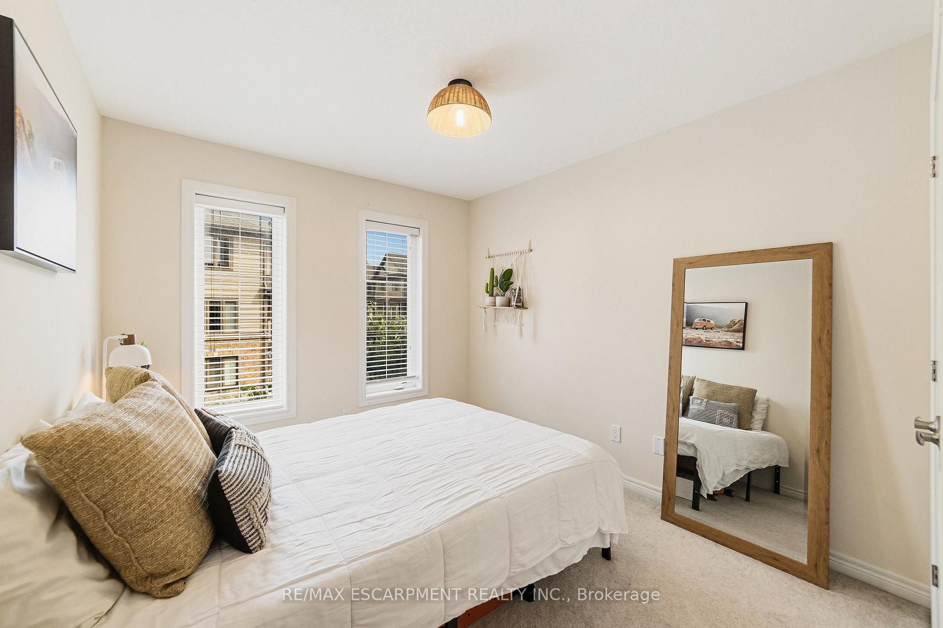 Photo 16 of 17 Southshore Crescent, Hamilton, Lakeshore — HOMEH