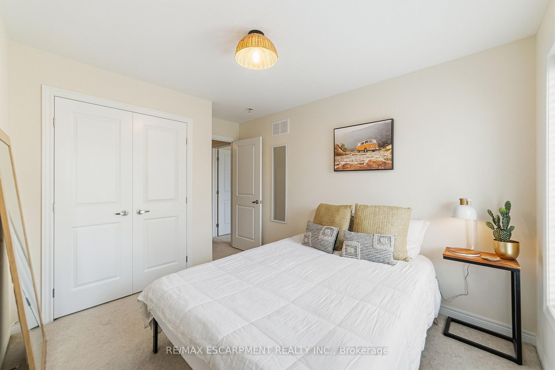 Photo 17 of 17 Southshore Crescent, Hamilton, Lakeshore — HOMEH