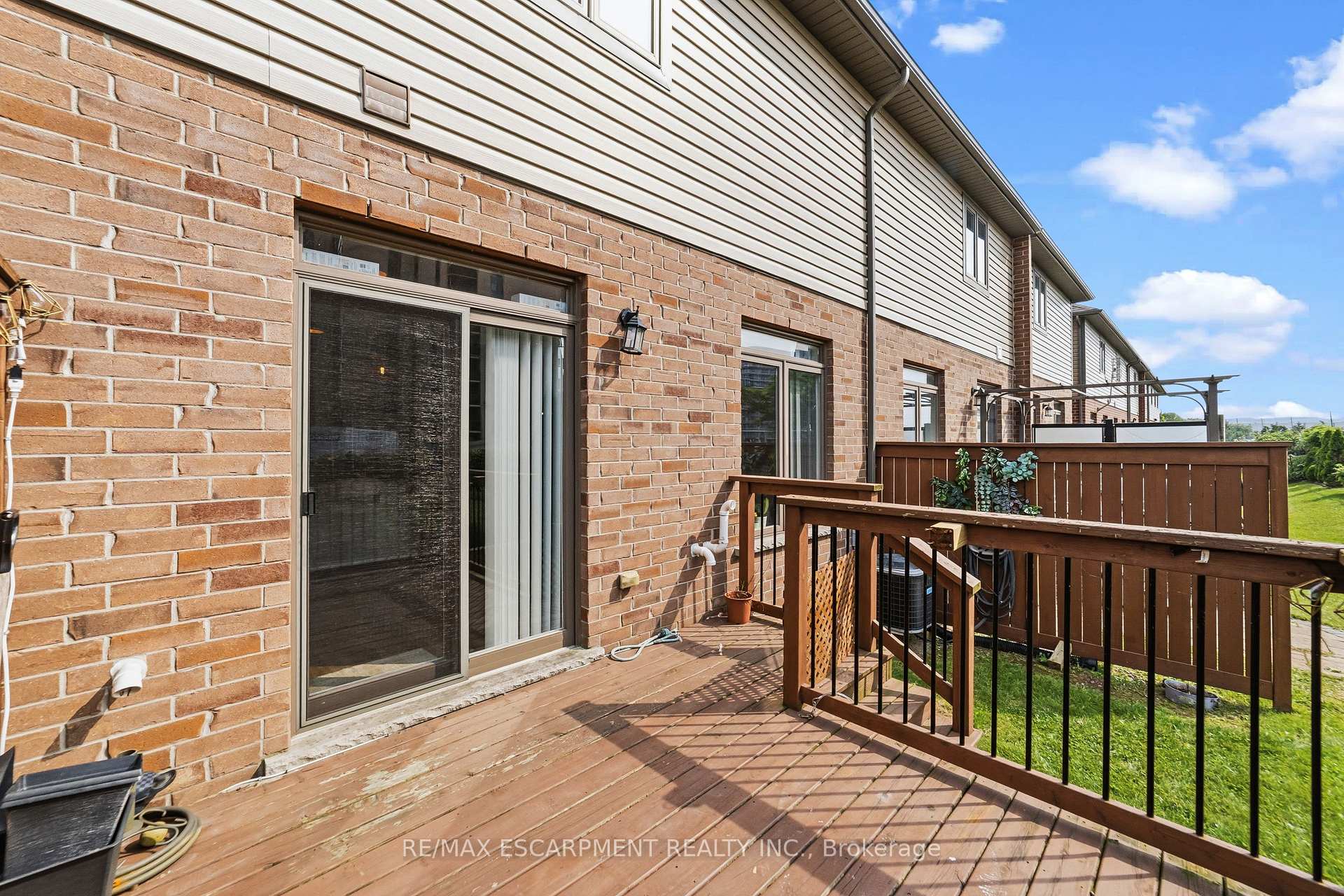 Photo 19 of 17 Southshore Crescent, Hamilton, Lakeshore — HOMEH