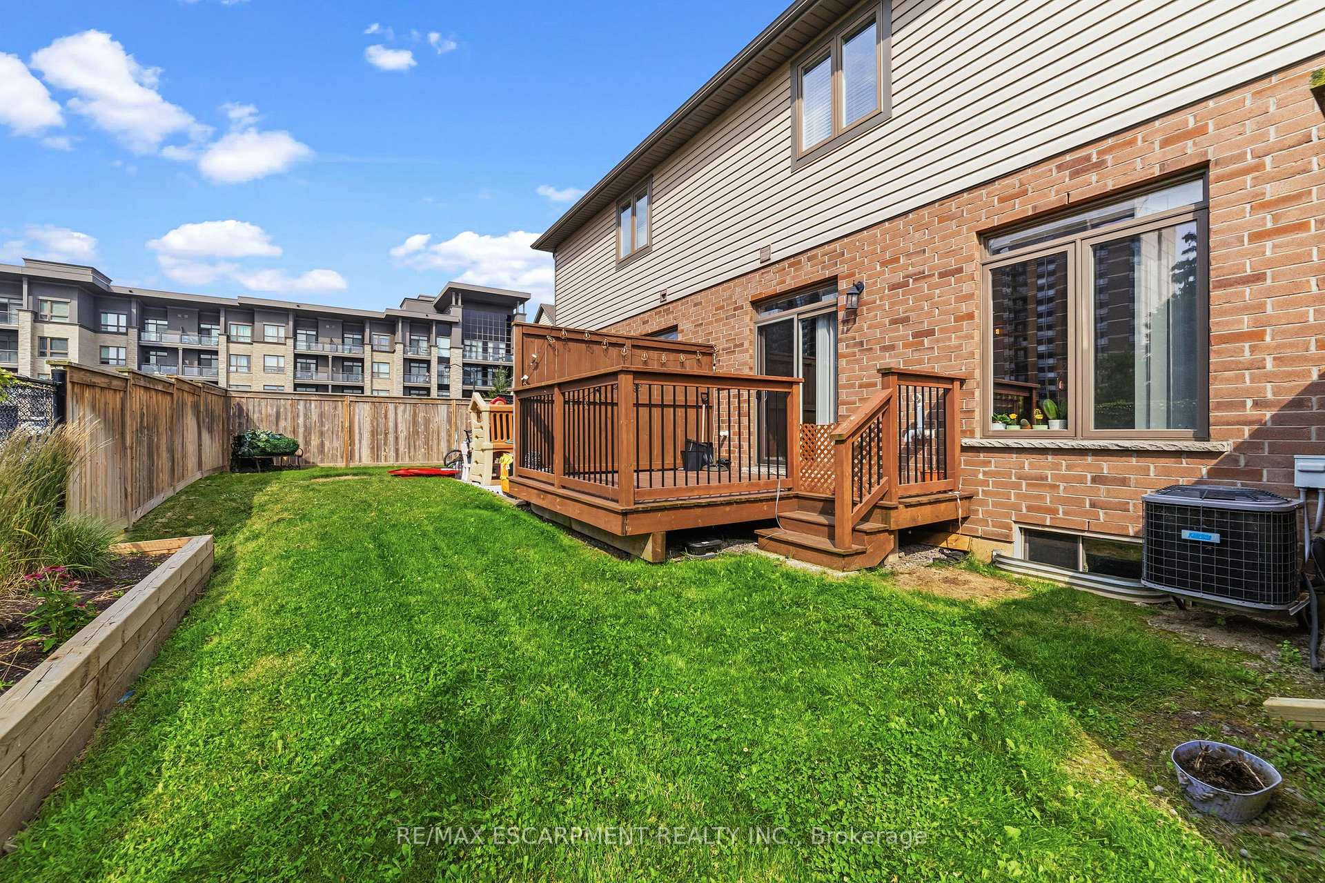 Photo 20 of 17 Southshore Crescent, Hamilton, Lakeshore — HOMEH