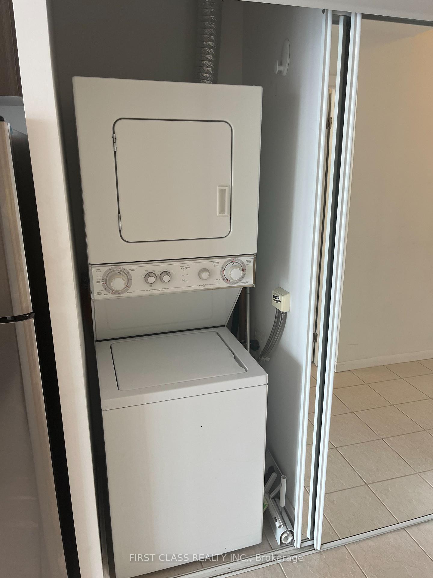 Photo 6 of Unit 2401, 832 Bay Street, Toronto, Bay Street Corridor — HOMEH