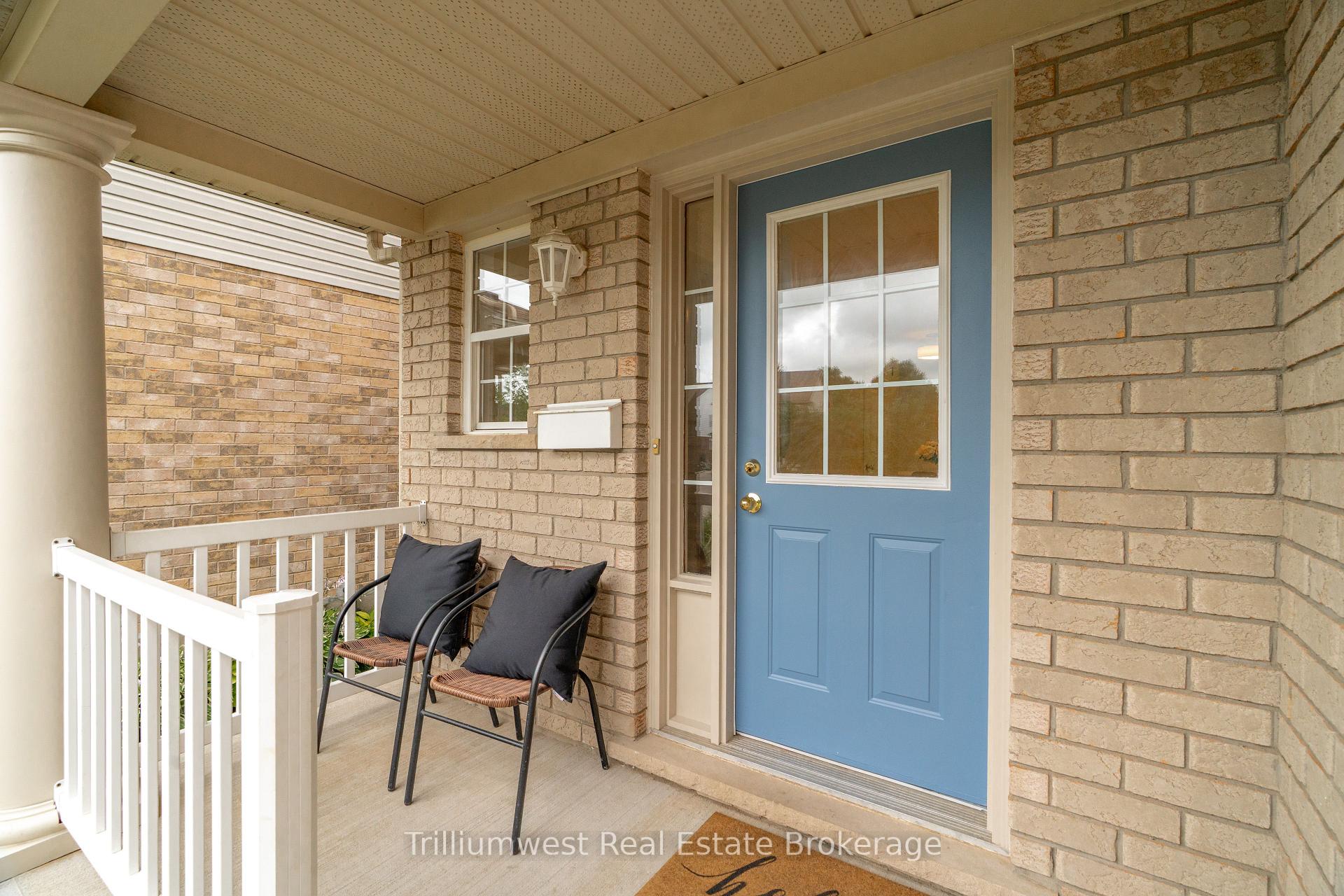 Photo 3 of 518 Brookmill Crescent, Waterloo, Columbia Forest — HOMEH