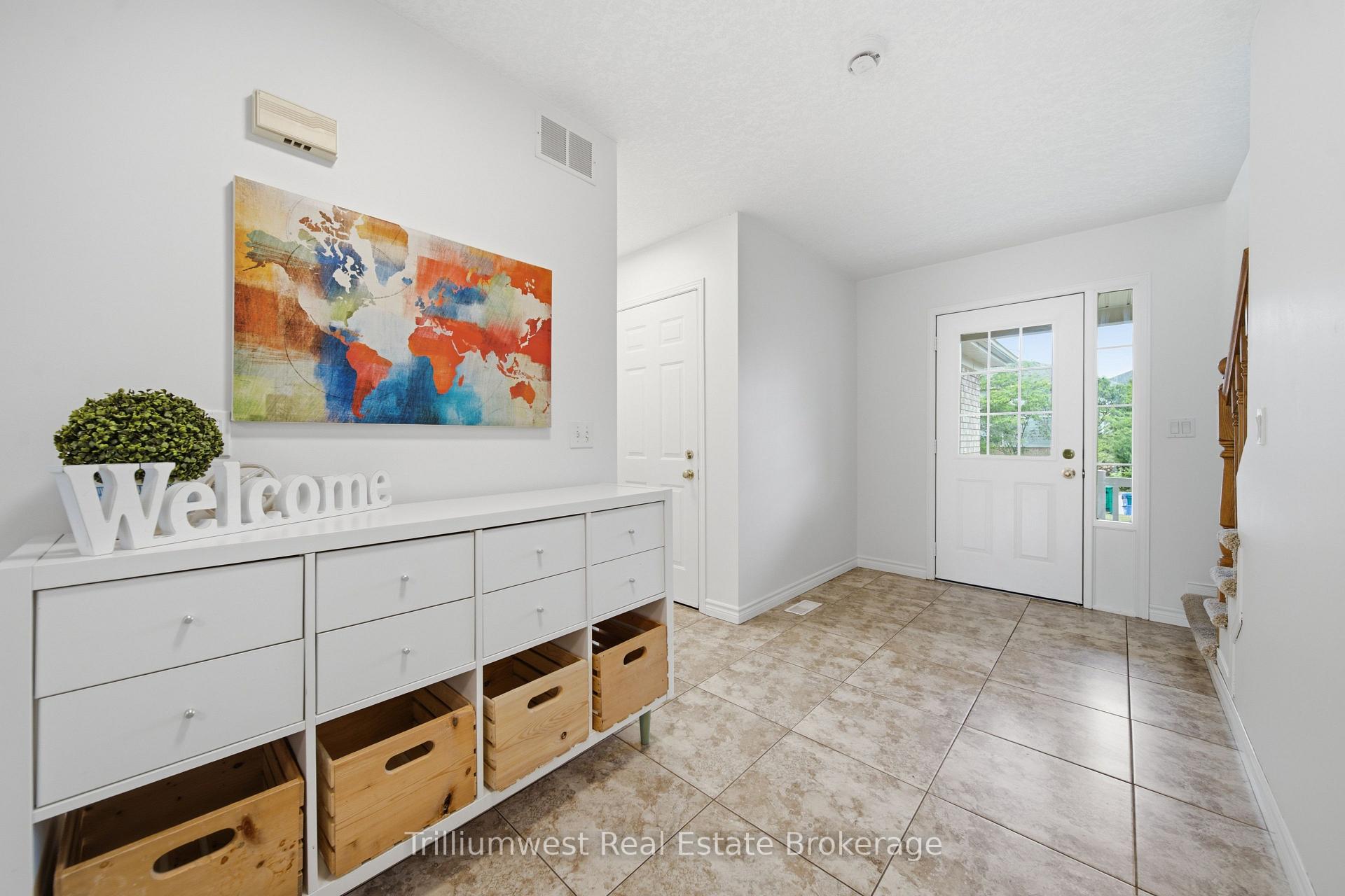 Photo 4 of 518 Brookmill Crescent, Waterloo, Columbia Forest — HOMEH