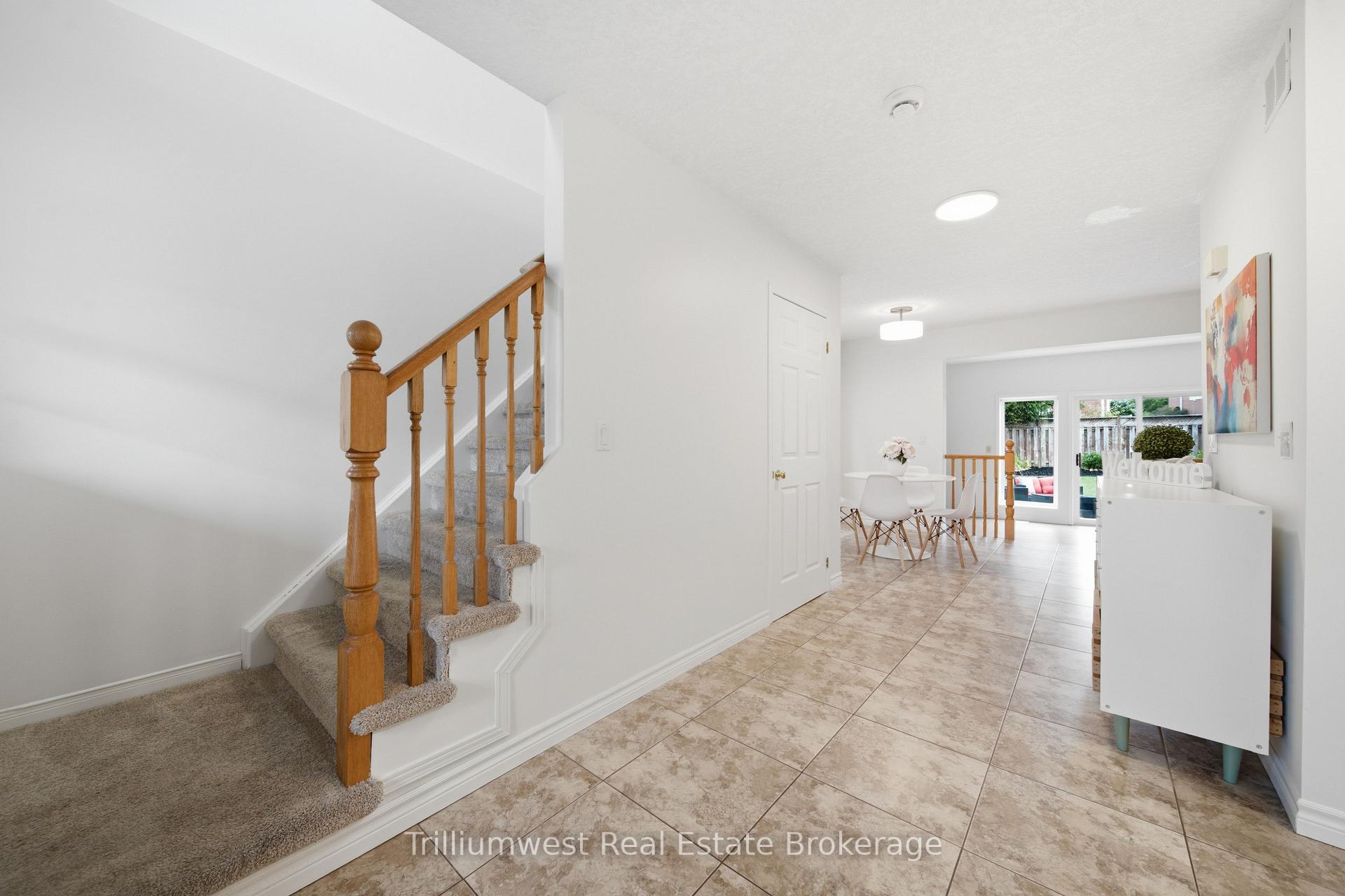 Photo 5 of 518 Brookmill Crescent, Waterloo, Columbia Forest — HOMEH