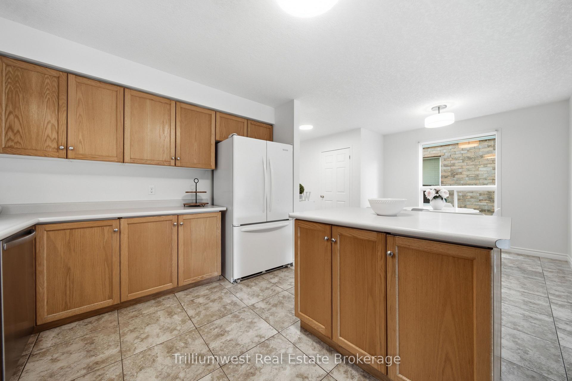 Photo 9 of 518 Brookmill Crescent, Waterloo, Columbia Forest — HOMEH