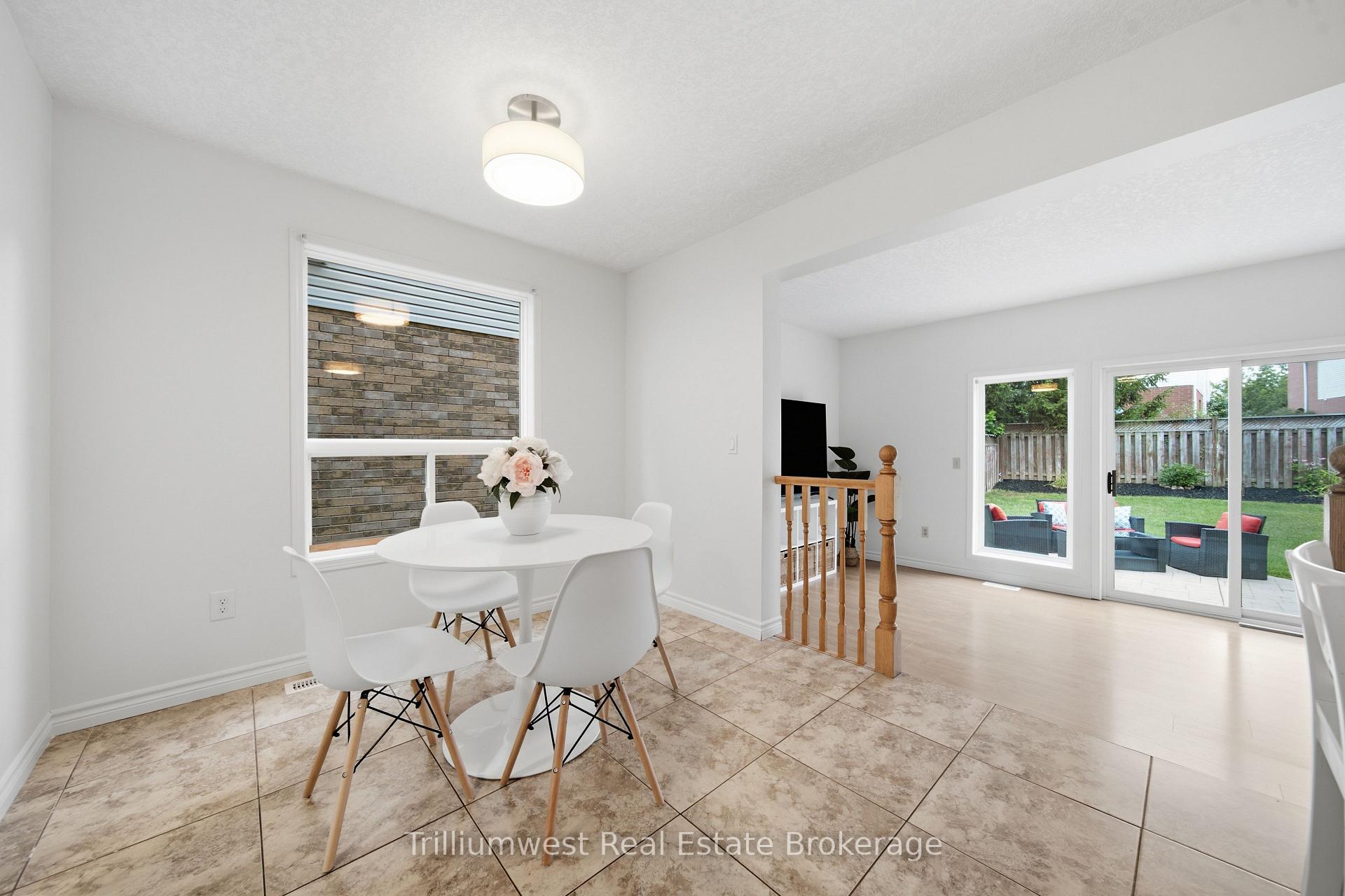 Photo 11 of 518 Brookmill Crescent, Waterloo, Columbia Forest — HOMEH