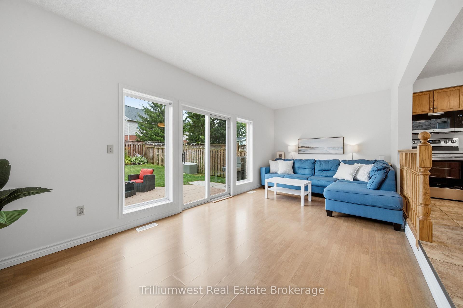 Photo 12 of 518 Brookmill Crescent, Waterloo, Columbia Forest — HOMEH