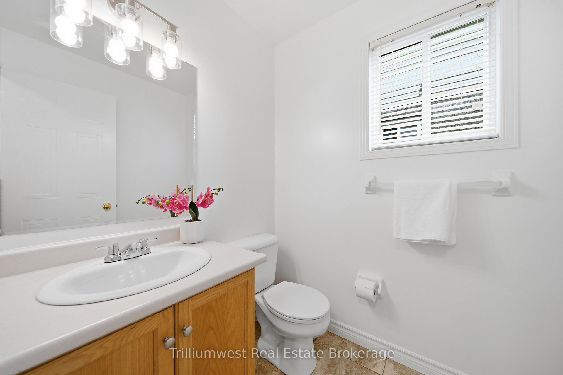 Photo 17 of 518 Brookmill Crescent, Waterloo, Columbia Forest — HOMEH