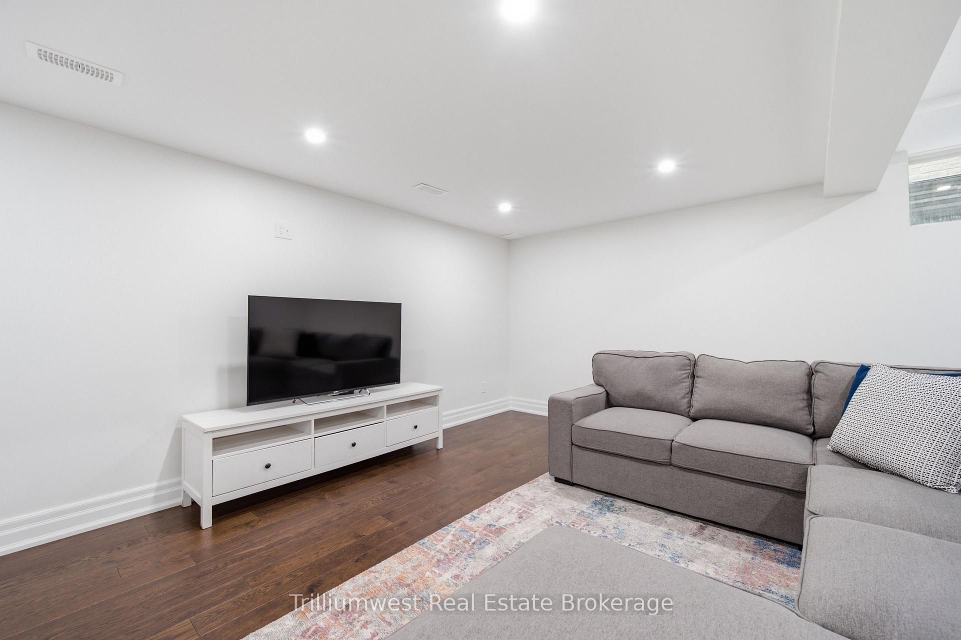 Photo 30 of 518 Brookmill Crescent, Waterloo, Columbia Forest — HOMEH