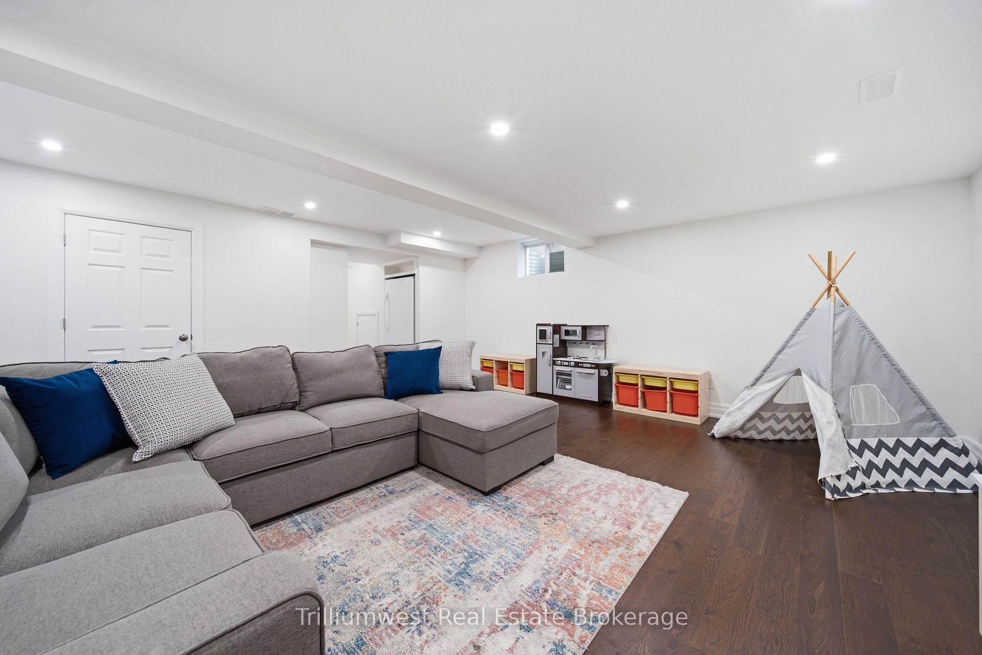 Photo 31 of 518 Brookmill Crescent, Waterloo, Columbia Forest — HOMEH