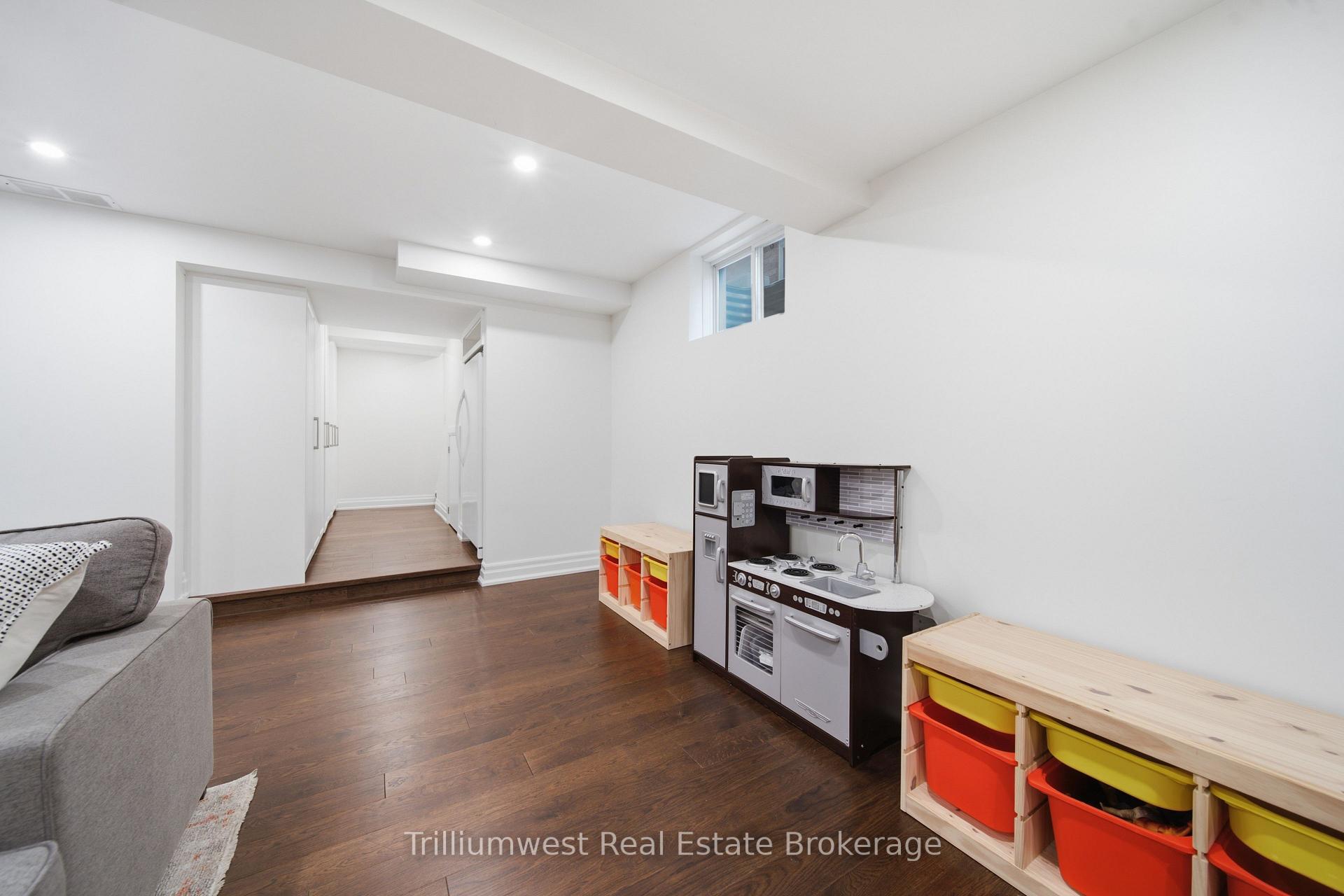Photo 32 of 518 Brookmill Crescent, Waterloo, Columbia Forest — HOMEH