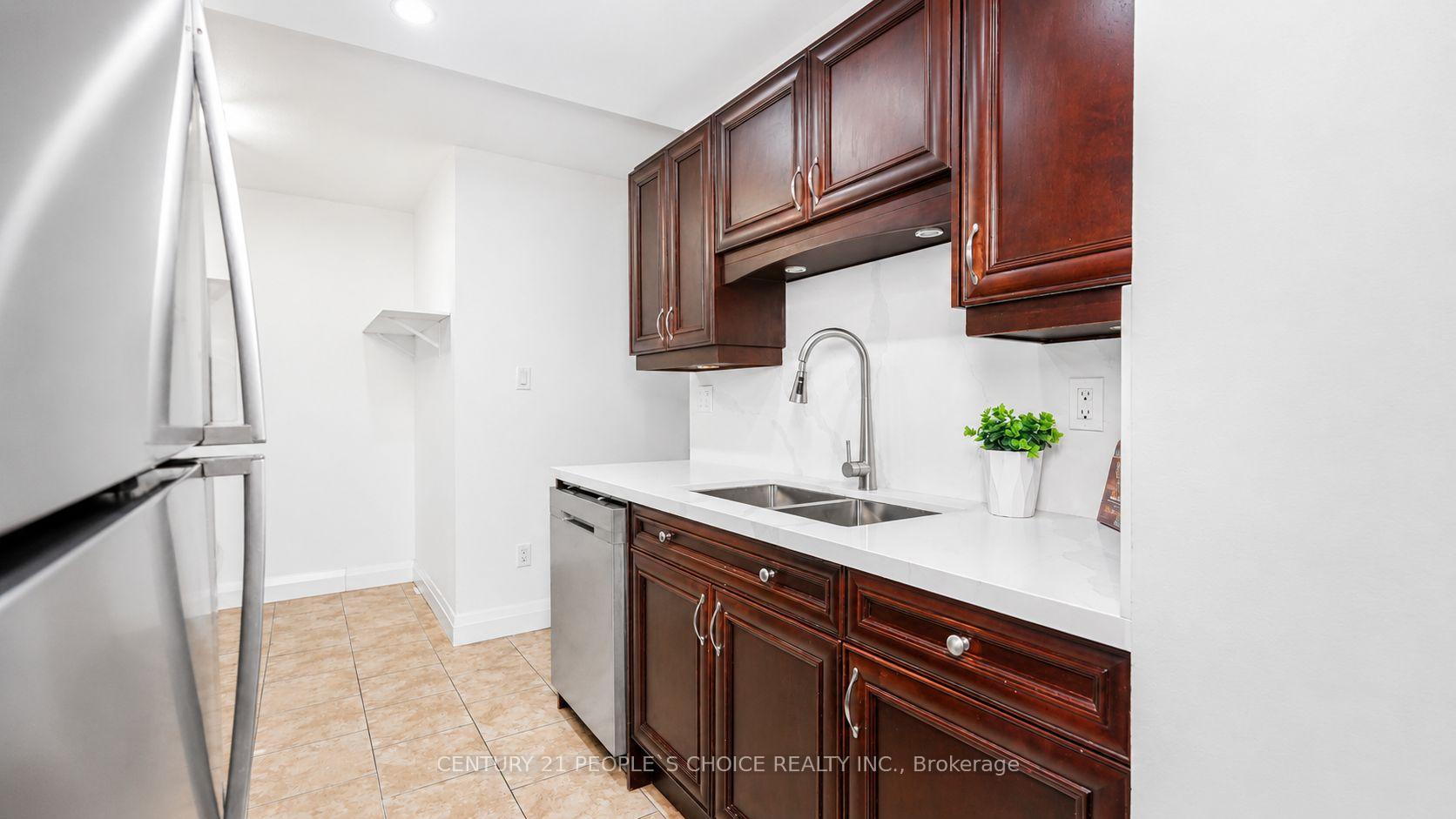 Photo 4 of Unit 302, 30 Malta Avenue, Brampton, Fletcher's Creek South — HOMEH