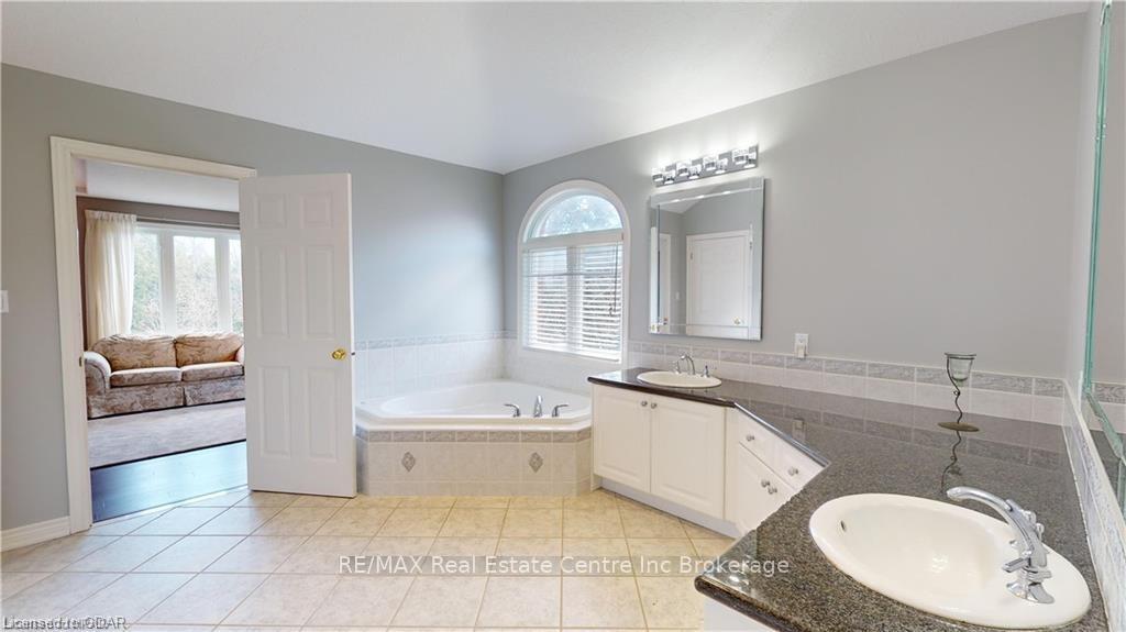 Photo 12 of 39 Waterford Drive, Erin, Hillsburgh — HOMEH