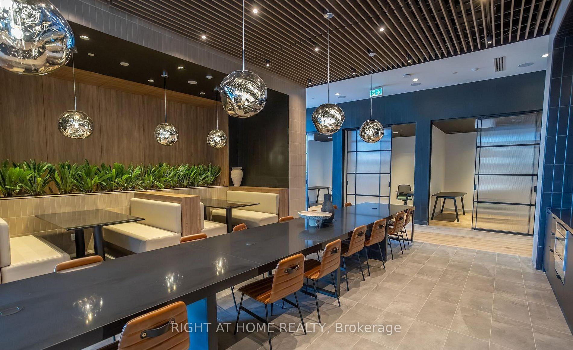 Photo 2 of 15 Skyridge Drive, Brampton, Bram East — HOMEH