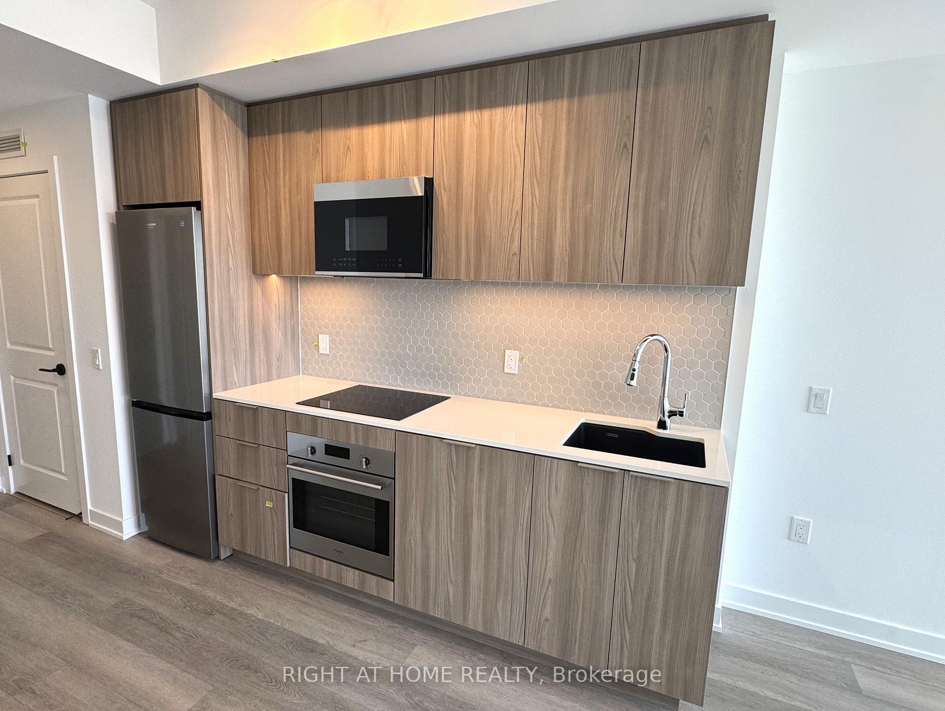 Photo 7 of 15 Skyridge Drive, Brampton, Bram East — HOMEH