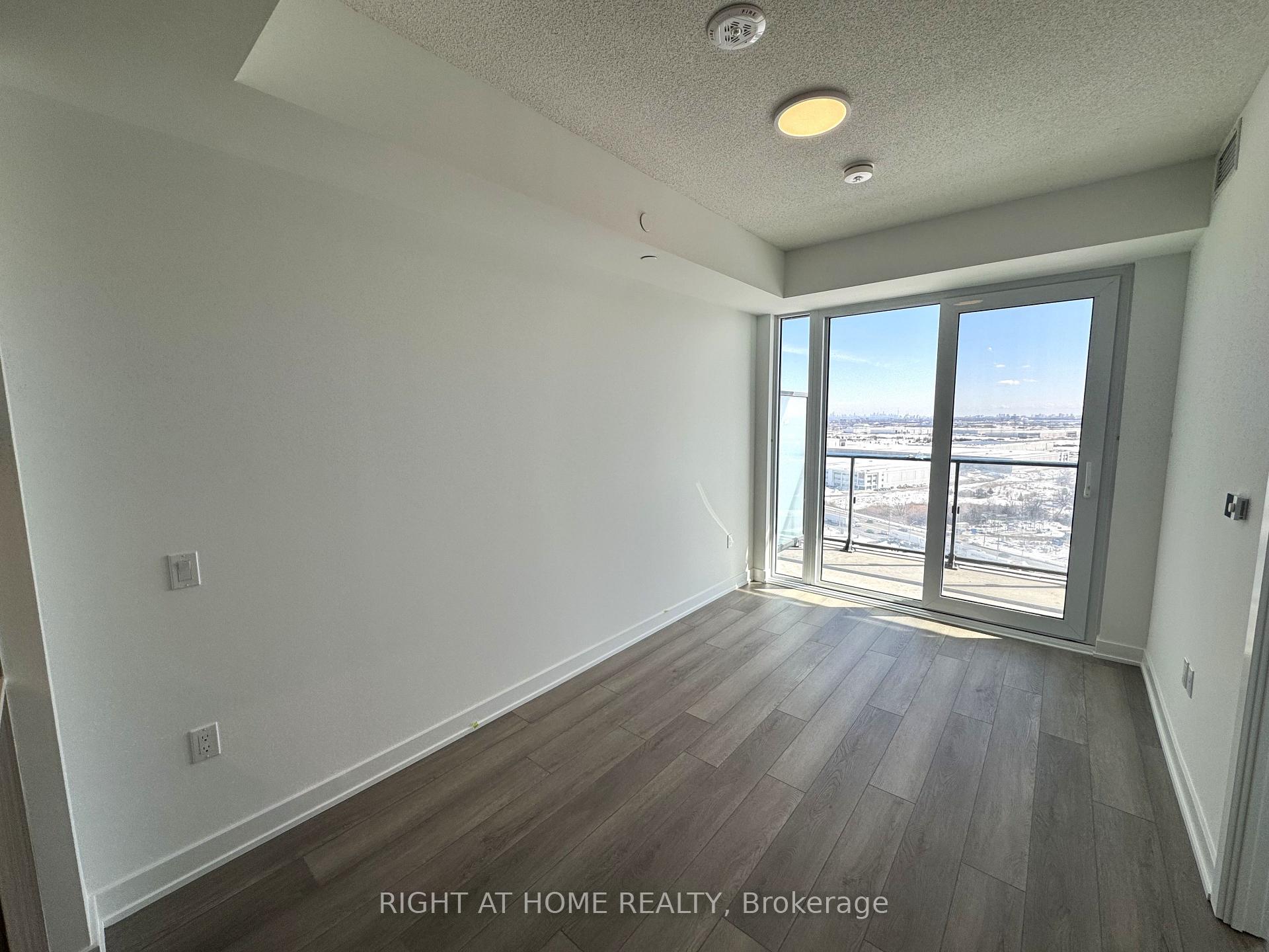 Photo 8 of 15 Skyridge Drive, Brampton, Bram East — HOMEH