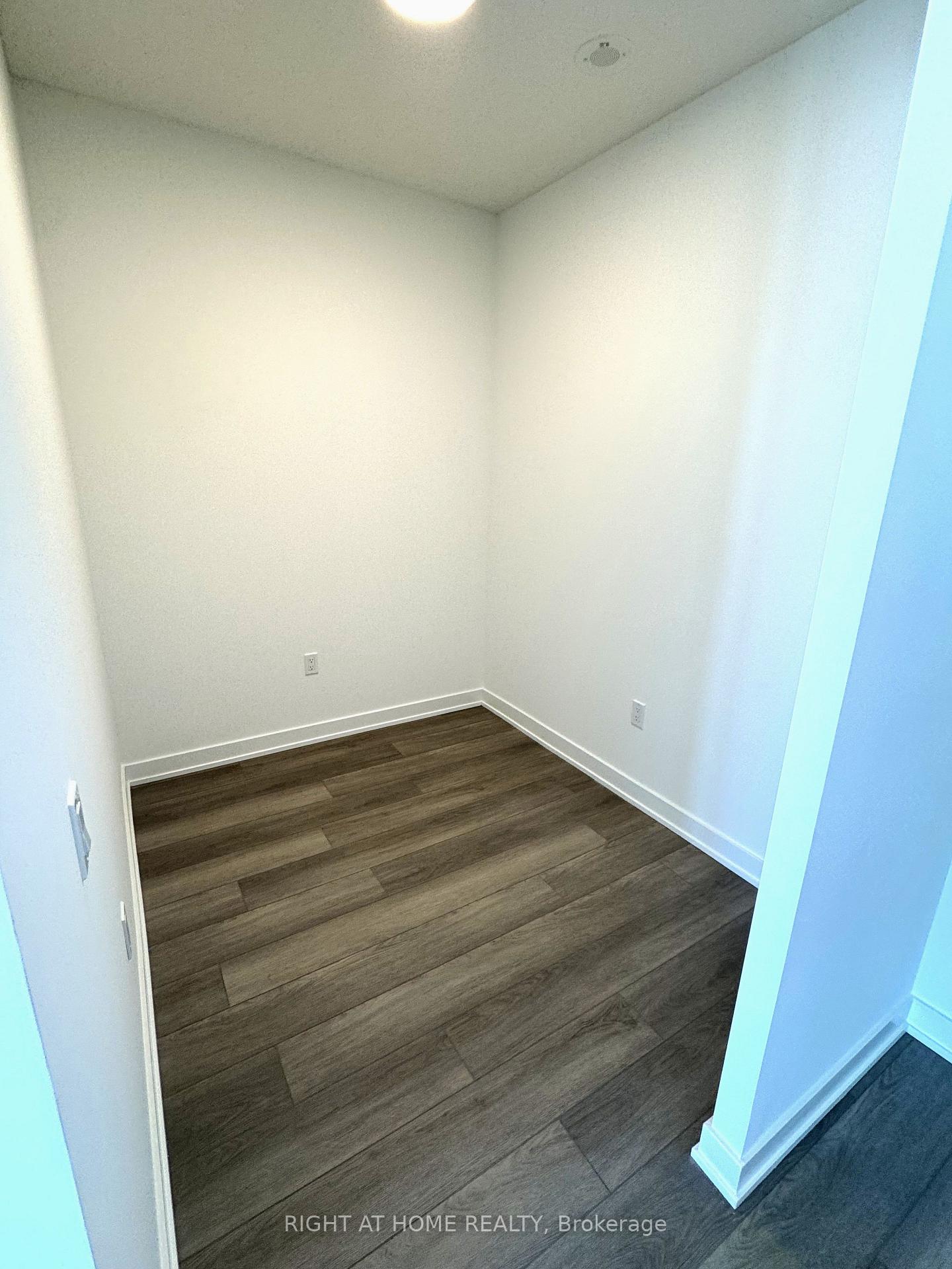 Photo 11 of 15 Skyridge Drive, Brampton, Bram East — HOMEH