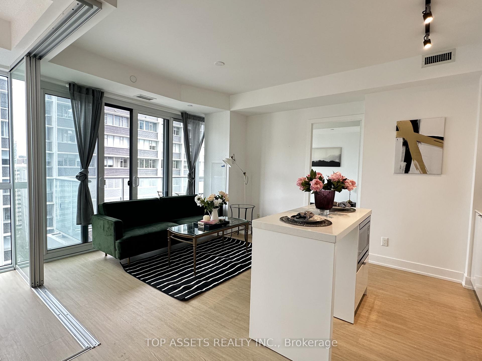 Front of Unit 1707, 7 Grenville Street