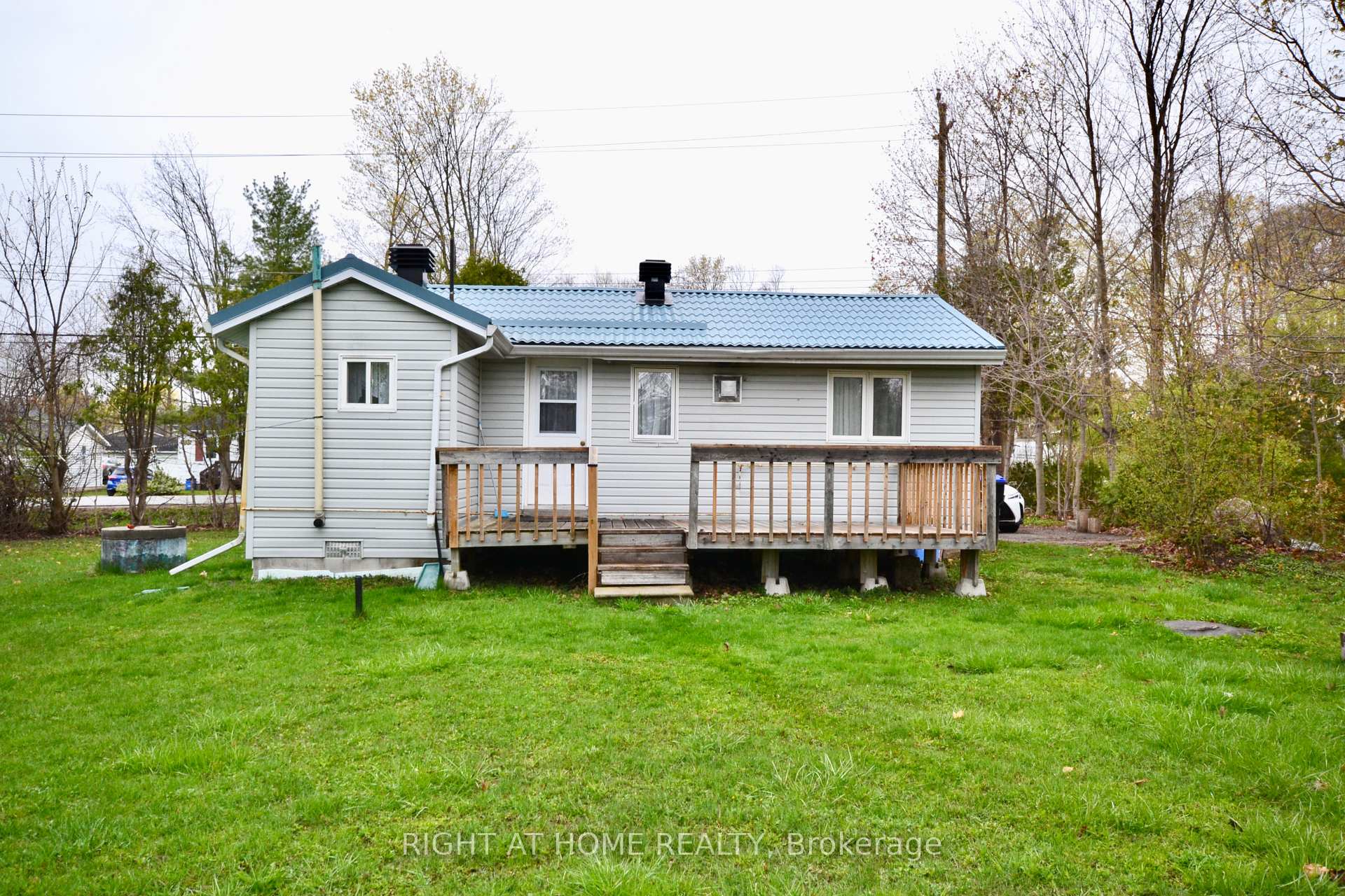Photo 1 of 1987 St John's Road, Innisfil, Alcona — HOMEH