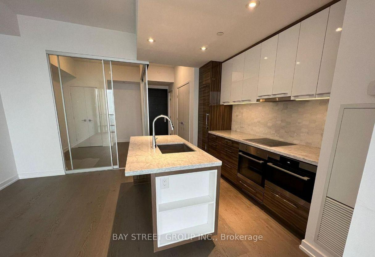 Photo 8 of Unit 4603, 488 University Avenue, Toronto, University — HOMEH